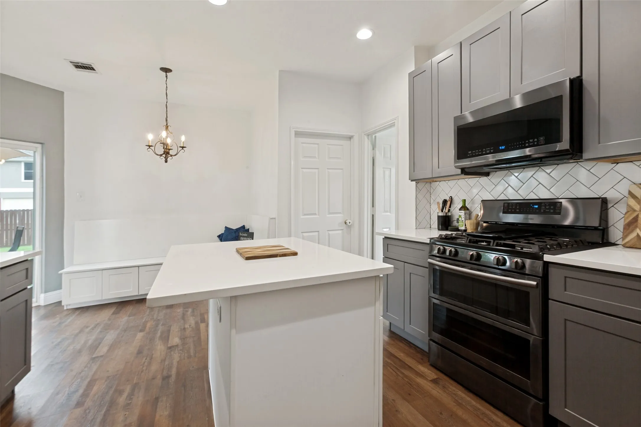 Single Family Residence For Sale in Collin County , 1209 Wilshire Court, Allen, Texas 75002, 5 Bedroom, 3 Bathroom, 2 Garage spaces, 2,233 Sqft, built in 1998, Price $495,000, mls#21278579, Real Estate Agent in Allen, Homes For Sale in Collin county, Homes For Sale in Allen, Realtor in Allen Texas, Real Estate Brokerage Independent Realty Texas, Luminita Cordes Realtor