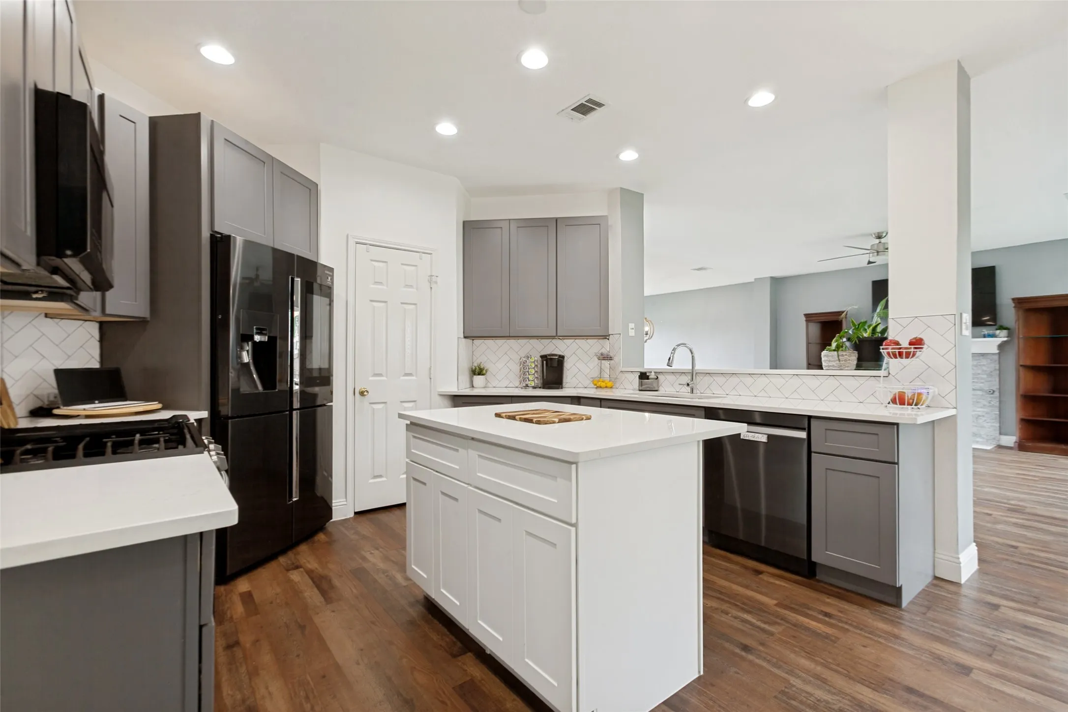 Single Family Residence For Sale in Collin County , 1209 Wilshire Court, Allen, Texas 75002, 5 Bedroom, 3 Bathroom, 2 Garage spaces, 2,233 Sqft, built in 1998, Price $495,000, mls#21278579, Real Estate Agent in Allen, Homes For Sale in Collin county, Homes For Sale in Allen, Realtor in Allen Texas, Real Estate Brokerage Independent Realty Texas, Luminita Cordes Realtor