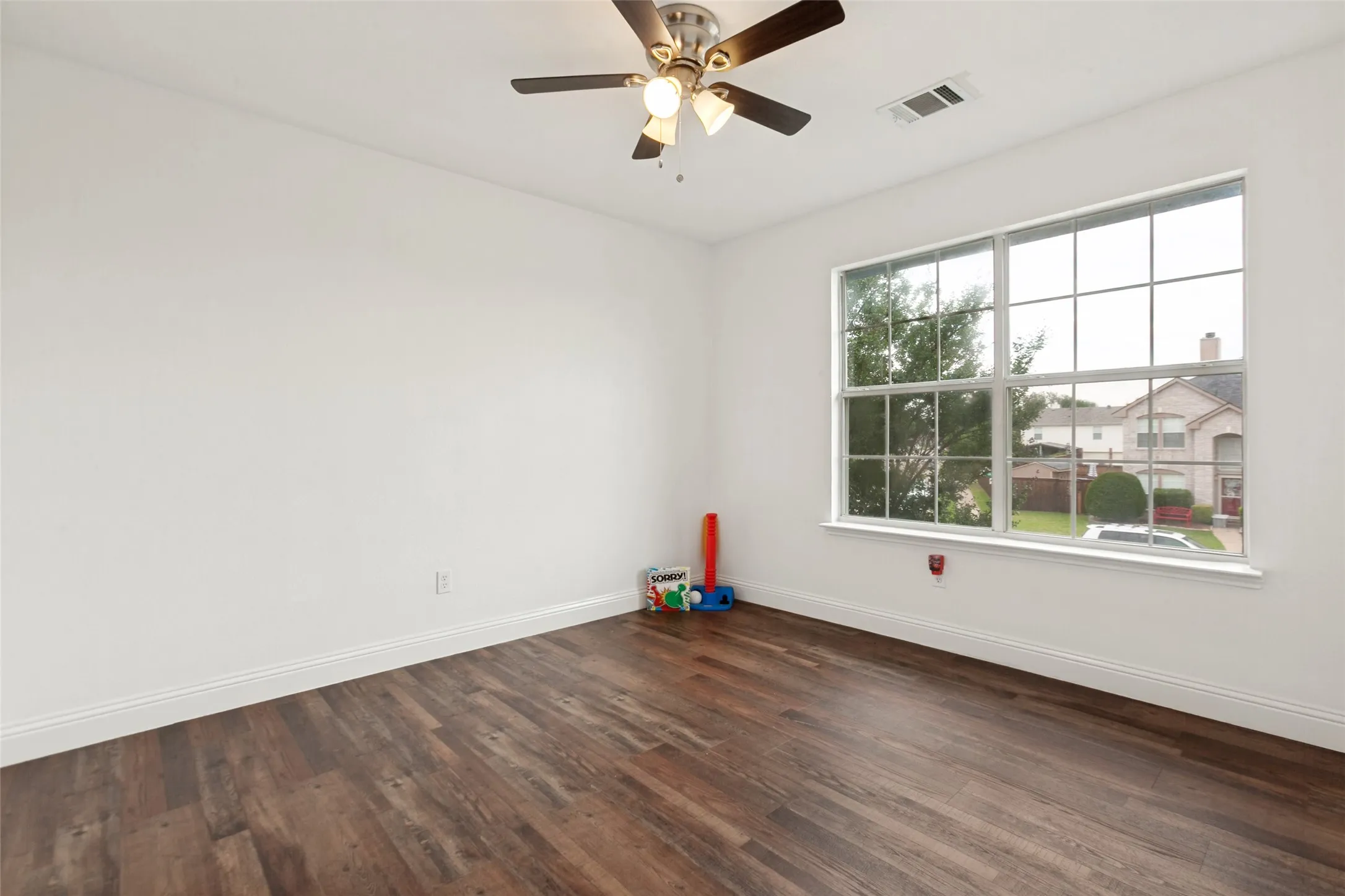 Single Family Residence For Sale in Collin County , 1209 Wilshire Court, Allen, Texas 75002, 5 Bedroom, 3 Bathroom, 2 Garage spaces, 2,233 Sqft, built in 1998, Price $495,000, mls#21278579, Real Estate Agent in Allen, Homes For Sale in Collin county, Homes For Sale in Allen, Realtor in Allen Texas, Real Estate Brokerage Independent Realty Texas, Luminita Cordes Realtor