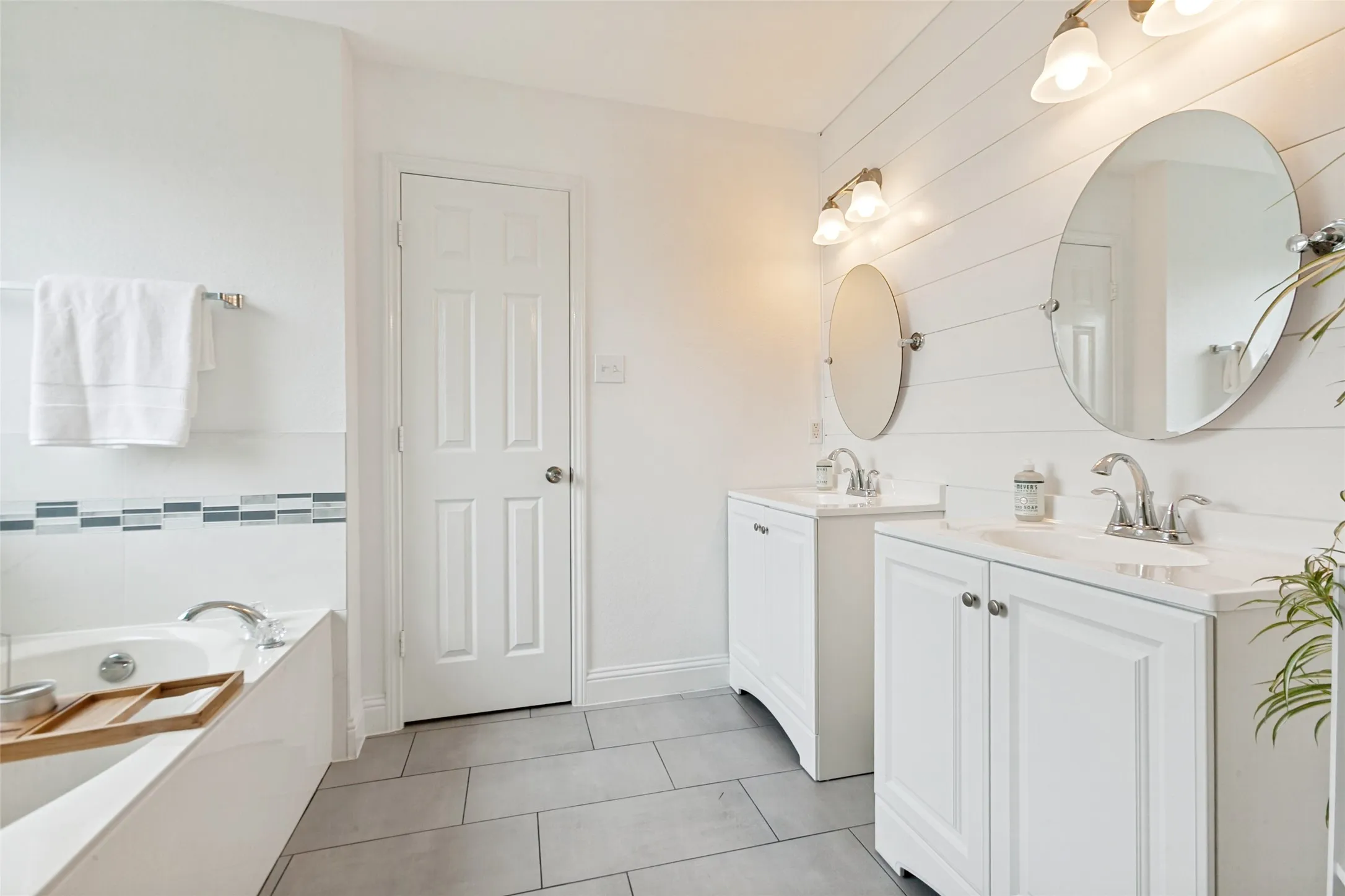 Single Family Residence For Sale in Collin County , 1209 Wilshire Court, Allen, Texas 75002, 5 Bedroom, 3 Bathroom, 2 Garage spaces, 2,233 Sqft, built in 1998, Price $495,000, mls#21278579, Real Estate Agent in Allen, Homes For Sale in Collin county, Homes For Sale in Allen, Realtor in Allen Texas, Real Estate Brokerage Independent Realty Texas, Luminita Cordes Realtor