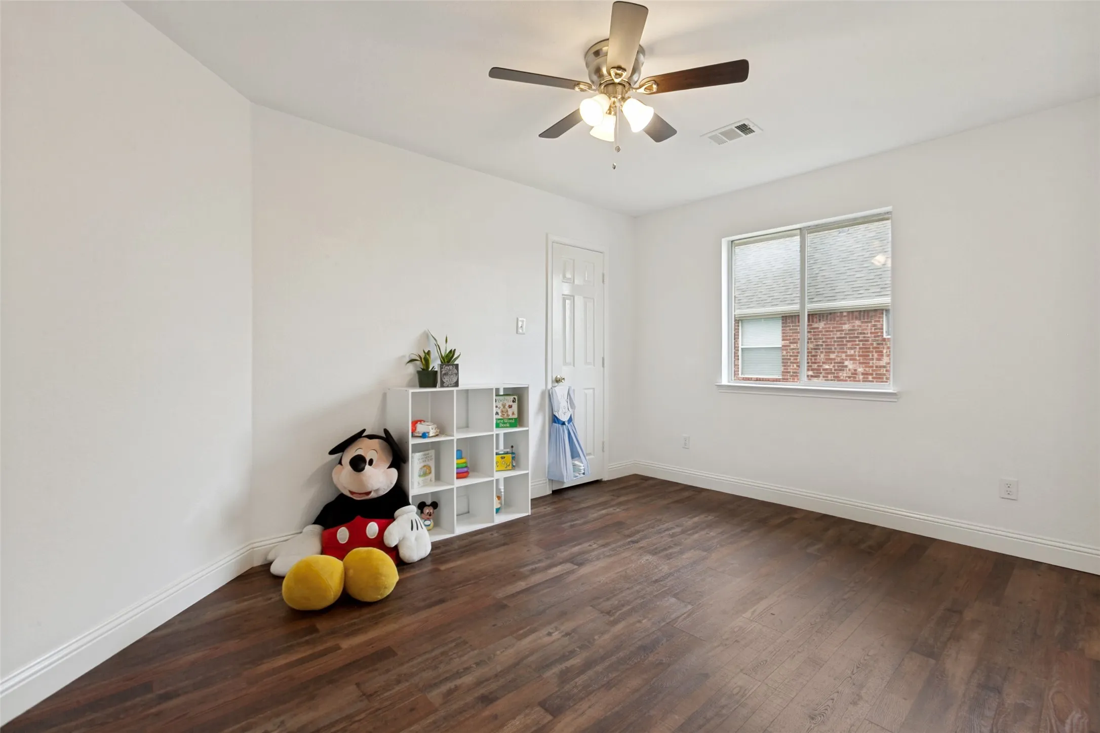 Single Family Residence For Sale in Collin County , 1209 Wilshire Court, Allen, Texas 75002, 5 Bedroom, 3 Bathroom, 2 Garage spaces, 2,233 Sqft, built in 1998, Price $495,000, mls#21278579, Real Estate Agent in Allen, Homes For Sale in Collin county, Homes For Sale in Allen, Realtor in Allen Texas, Real Estate Brokerage Independent Realty Texas, Luminita Cordes Realtor