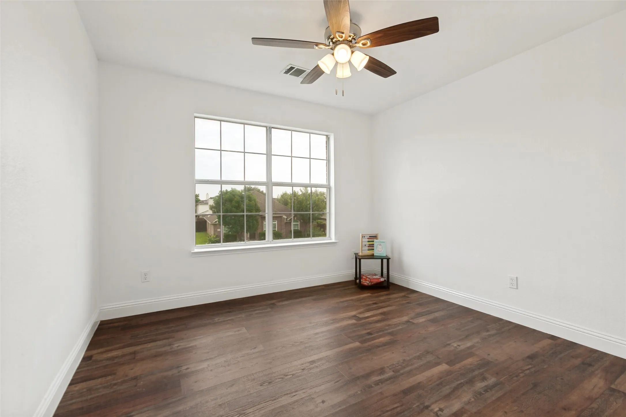 Single Family Residence For Sale in Collin County , 1209 Wilshire Court, Allen, Texas 75002, 5 Bedroom, 3 Bathroom, 2 Garage spaces, 2,233 Sqft, built in 1998, Price $495,000, mls#21278579, Real Estate Agent in Allen, Homes For Sale in Collin county, Homes For Sale in Allen, Realtor in Allen Texas, Real Estate Brokerage Independent Realty Texas, Luminita Cordes Realtor