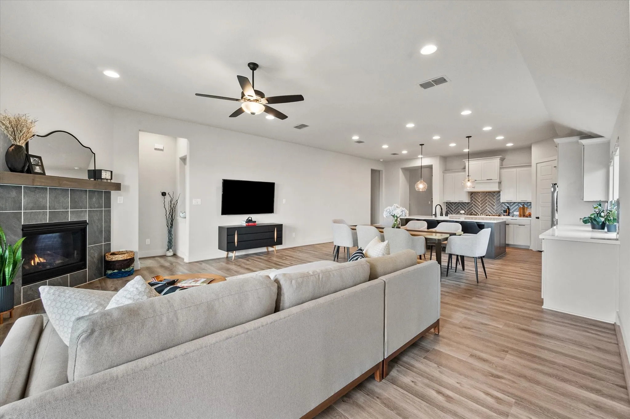 Single Family Residence For Sale in Wise County , 121 Tierra Blanca Lane, Rhome, Texas 76078, 4 Bedroom, 3 Bathroom, 2 Garage spaces, 2,504 Sqft, built in 2024, mls#21282205, Real Estate Agent in Rhome, Homes For Sale in Wise county, Homes For Sale in Rhome, Realtor in Rhome Texas, Real Estate Brokerage Independent Realty Texas, Luminita Cordes Realtor