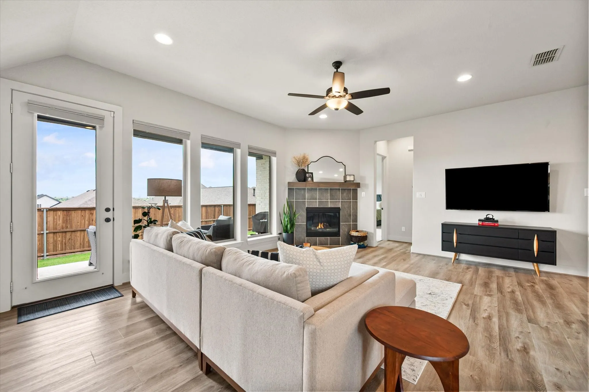 Single Family Residence For Sale in Wise County , 121 Tierra Blanca Lane, Rhome, Texas 76078, 4 Bedroom, 3 Bathroom, 2 Garage spaces, 2,504 Sqft, built in 2024, mls#21282205, Real Estate Agent in Rhome, Homes For Sale in Wise county, Homes For Sale in Rhome, Realtor in Rhome Texas, Real Estate Brokerage Independent Realty Texas, Luminita Cordes Realtor