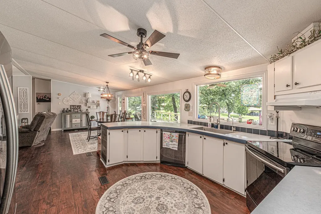 Single Family Residence For Sale in Henderson County , 210 Victor Court, Trinidad, Texas 75163, 3 Bedroom, 2 Bathroom, 4 Garage spaces, 1,568 Sqft, built in 2003, mls#21284260, Real Estate Agent in Trinidad, Homes For Sale in Henderson county, Homes For Sale in Trinidad, Realtor in Trinidad Texas, Real Estate Brokerage Independent Realty Texas, Luminita Cordes Realtor