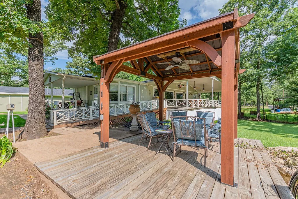 Single Family Residence For Sale in Henderson County , 210 Victor Court, Trinidad, Texas 75163, 3 Bedroom, 2 Bathroom, 4 Garage spaces, 1,568 Sqft, built in 2003, mls#21284260, Real Estate Agent in Trinidad, Homes For Sale in Henderson county, Homes For Sale in Trinidad, Realtor in Trinidad Texas, Real Estate Brokerage Independent Realty Texas, Luminita Cordes Realtor