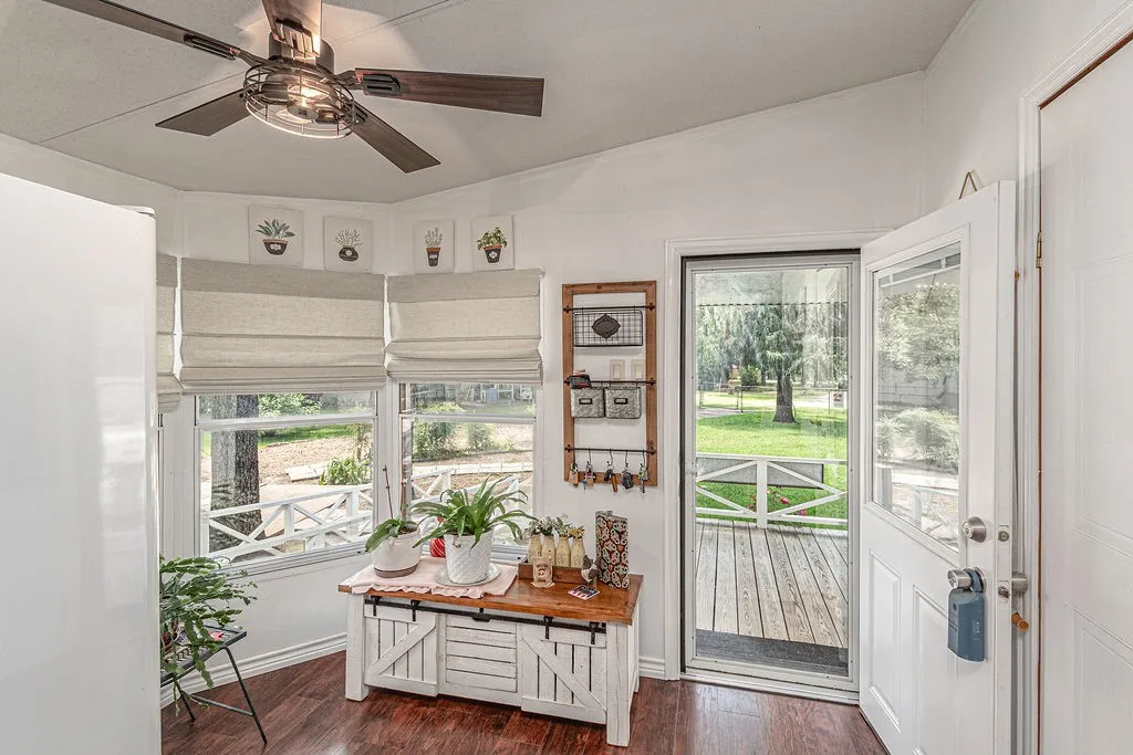 Single Family Residence For Sale in Henderson County , 210 Victor Court, Trinidad, Texas 75163, 3 Bedroom, 2 Bathroom, 4 Garage spaces, 1,568 Sqft, built in 2003, mls#21284260, Real Estate Agent in Trinidad, Homes For Sale in Henderson county, Homes For Sale in Trinidad, Realtor in Trinidad Texas, Real Estate Brokerage Independent Realty Texas, Luminita Cordes Realtor
