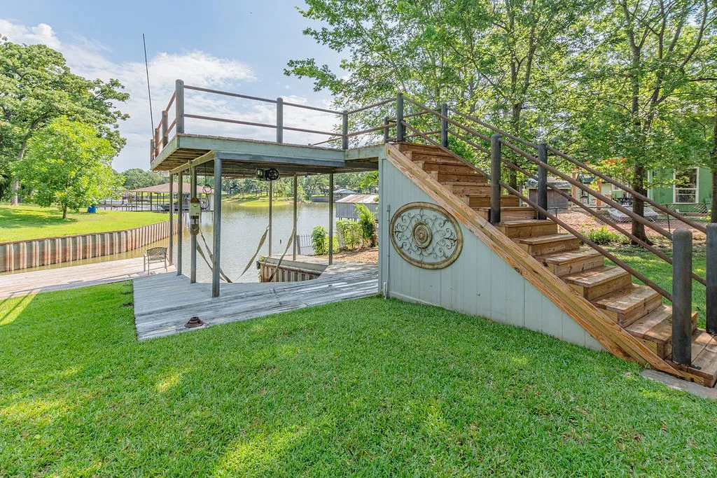 Single Family Residence For Sale in Henderson County , 210 Victor Court, Trinidad, Texas 75163, 3 Bedroom, 2 Bathroom, 4 Garage spaces, 1,568 Sqft, built in 2003, mls#21284260, Real Estate Agent in Trinidad, Homes For Sale in Henderson county, Homes For Sale in Trinidad, Realtor in Trinidad Texas, Real Estate Brokerage Independent Realty Texas, Luminita Cordes Realtor