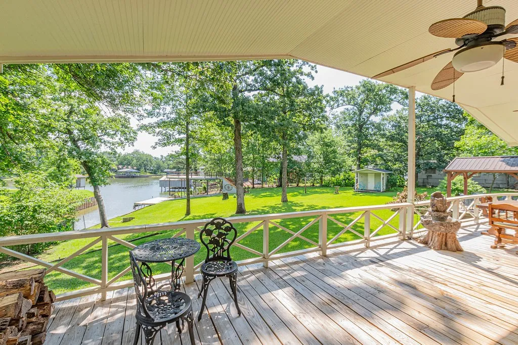 Single Family Residence For Sale in Henderson County , 210 Victor Court, Trinidad, Texas 75163, 3 Bedroom, 2 Bathroom, 4 Garage spaces, 1,568 Sqft, built in 2003, mls#21284260, Real Estate Agent in Trinidad, Homes For Sale in Henderson county, Homes For Sale in Trinidad, Realtor in Trinidad Texas, Real Estate Brokerage Independent Realty Texas, Luminita Cordes Realtor
