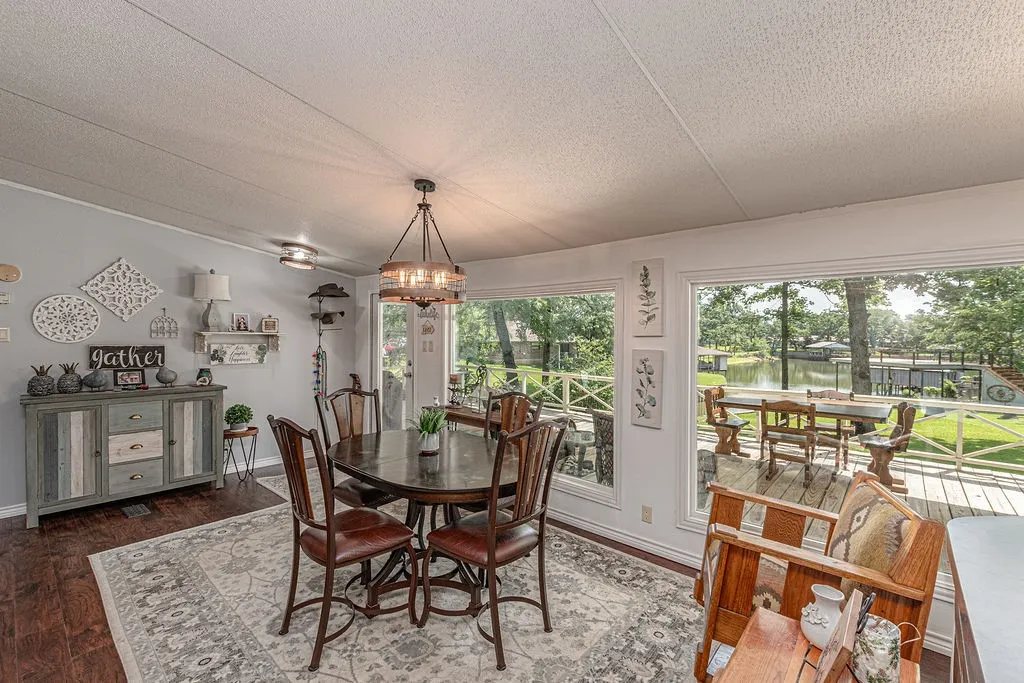 Single Family Residence For Sale in Henderson County , 210 Victor Court, Trinidad, Texas 75163, 3 Bedroom, 2 Bathroom, 4 Garage spaces, 1,568 Sqft, built in 2003, mls#21284260, Real Estate Agent in Trinidad, Homes For Sale in Henderson county, Homes For Sale in Trinidad, Realtor in Trinidad Texas, Real Estate Brokerage Independent Realty Texas, Luminita Cordes Realtor