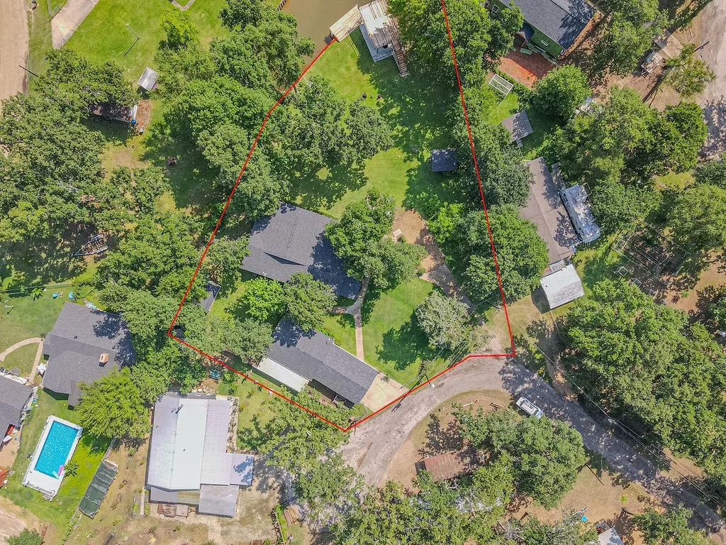 Single Family Residence For Sale in Henderson County , 210 Victor Court, Trinidad, Texas 75163, 3 Bedroom, 2 Bathroom, 4 Garage spaces, 1,568 Sqft, built in 2003, mls#21284260, Real Estate Agent in Trinidad, Homes For Sale in Henderson county, Homes For Sale in Trinidad, Realtor in Trinidad Texas, Real Estate Brokerage Independent Realty Texas, Luminita Cordes Realtor