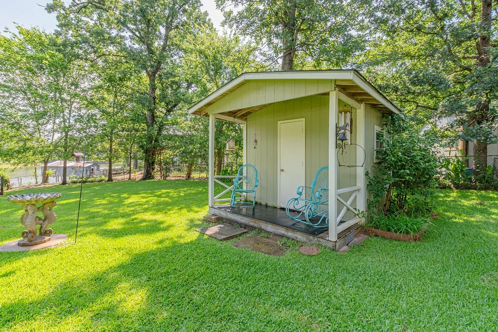Single Family Residence For Sale in Henderson County , 210 Victor Court, Trinidad, Texas 75163, 3 Bedroom, 2 Bathroom, 4 Garage spaces, 1,568 Sqft, built in 2003, mls#21284260, Real Estate Agent in Trinidad, Homes For Sale in Henderson county, Homes For Sale in Trinidad, Realtor in Trinidad Texas, Real Estate Brokerage Independent Realty Texas, Luminita Cordes Realtor