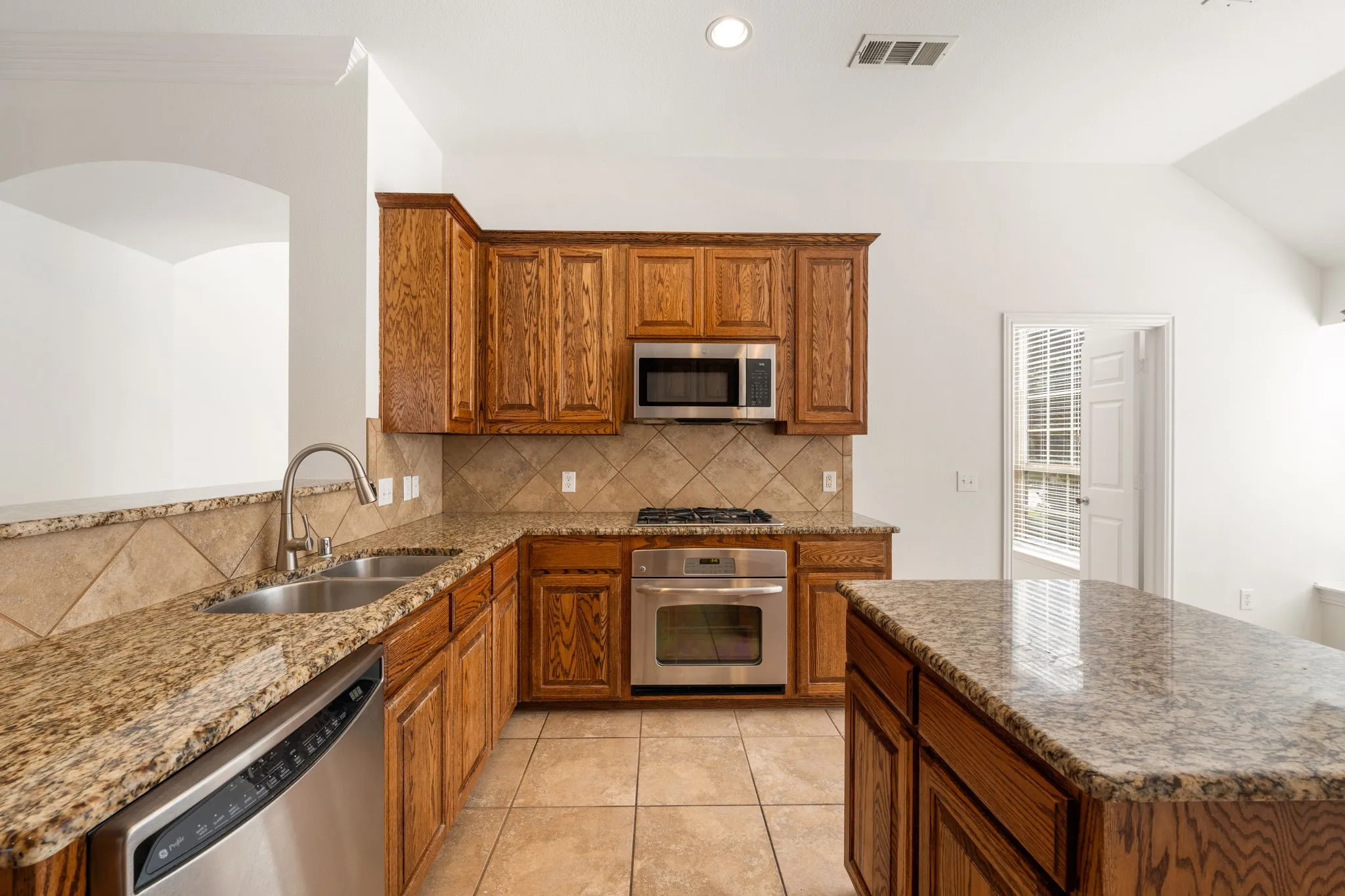 Single Family Residence For Sale in Dallas County , 7510 Handen Drive, Rowlett, Texas 75089, 5 Bedroom, 2 Bathroom, 2 Garage spaces, 2,607 Sqft, built in 2010, mls#21280489, Real Estate Agent in Rowlett, Homes For Sale in Dallas county, Homes For Sale in Rowlett, Realtor in Rowlett Texas, Real Estate Brokerage Independent Realty Texas, Luminita Cordes Realtor