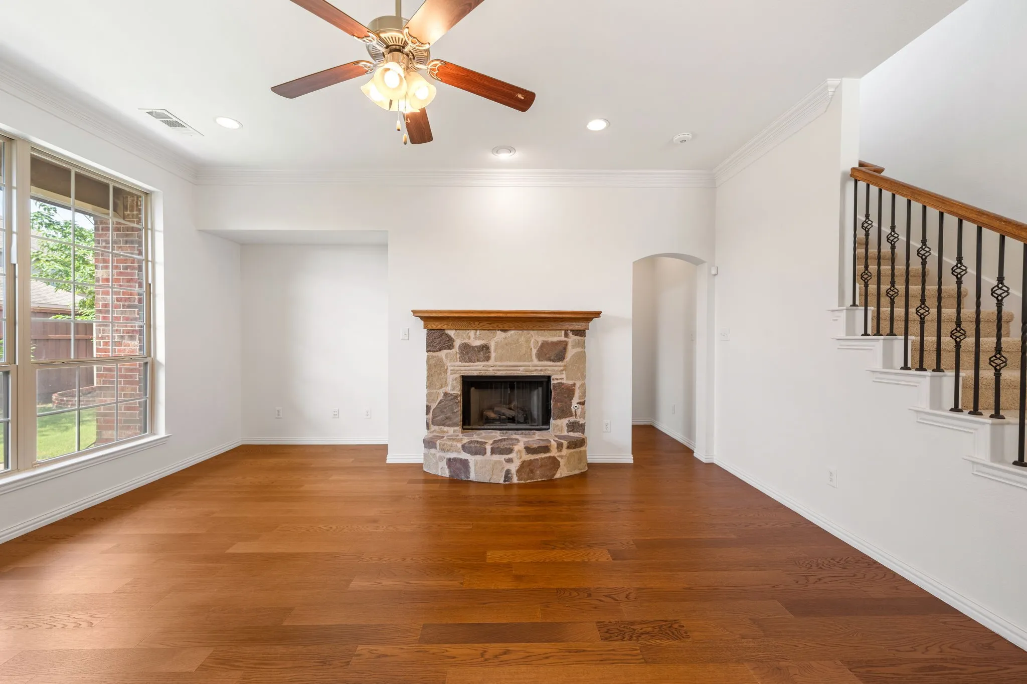 Single Family Residence For Sale in Dallas County , 7510 Handen Drive, Rowlett, Texas 75089, 5 Bedroom, 2 Bathroom, 2 Garage spaces, 2,607 Sqft, built in 2010, mls#21280489, Real Estate Agent in Rowlett, Homes For Sale in Dallas county, Homes For Sale in Rowlett, Realtor in Rowlett Texas, Real Estate Brokerage Independent Realty Texas, Luminita Cordes Realtor