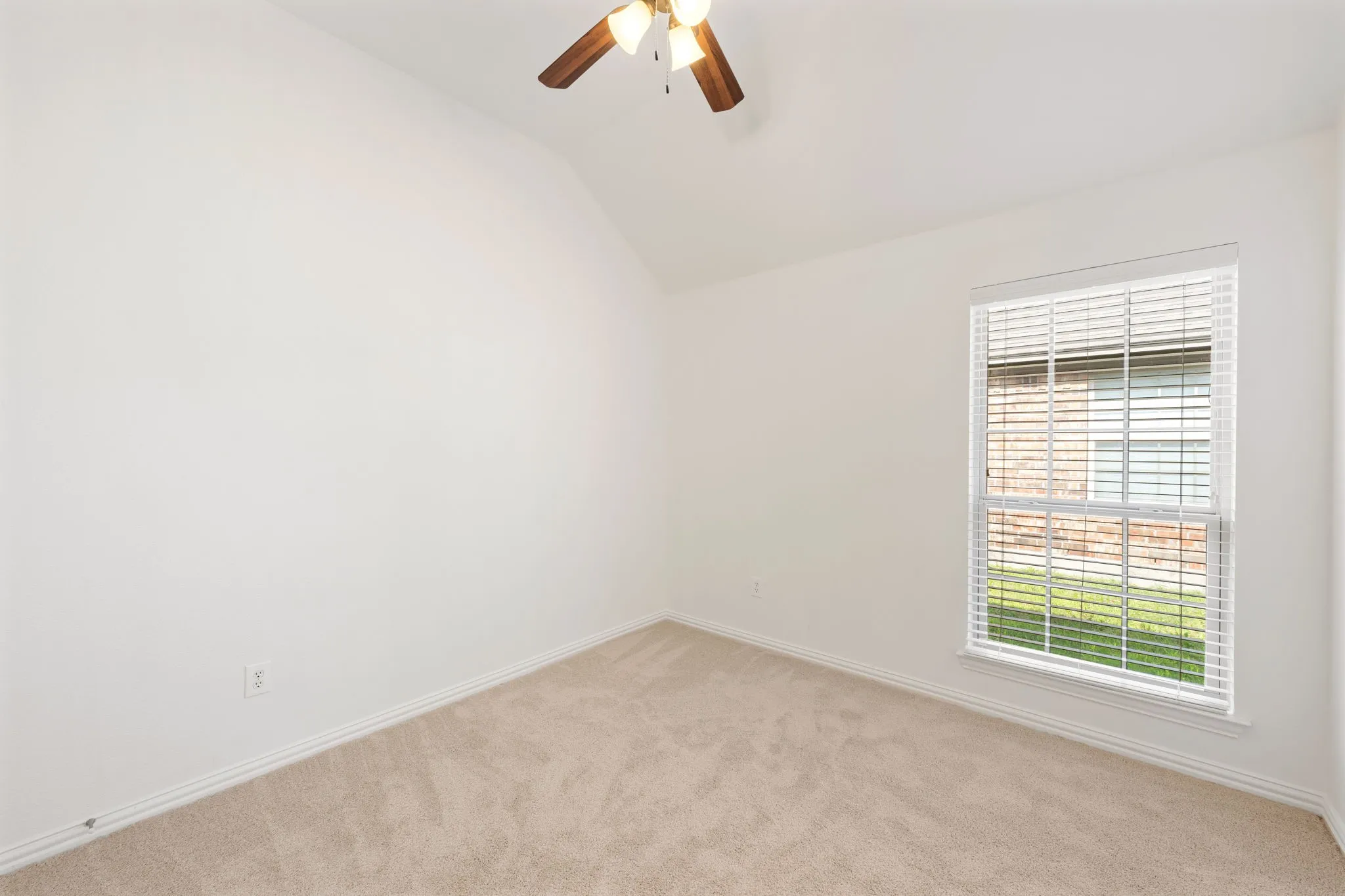 Single Family Residence For Sale in Dallas County , 7510 Handen Drive, Rowlett, Texas 75089, 5 Bedroom, 2 Bathroom, 2 Garage spaces, 2,607 Sqft, built in 2010, mls#21280489, Real Estate Agent in Rowlett, Homes For Sale in Dallas county, Homes For Sale in Rowlett, Realtor in Rowlett Texas, Real Estate Brokerage Independent Realty Texas, Luminita Cordes Realtor