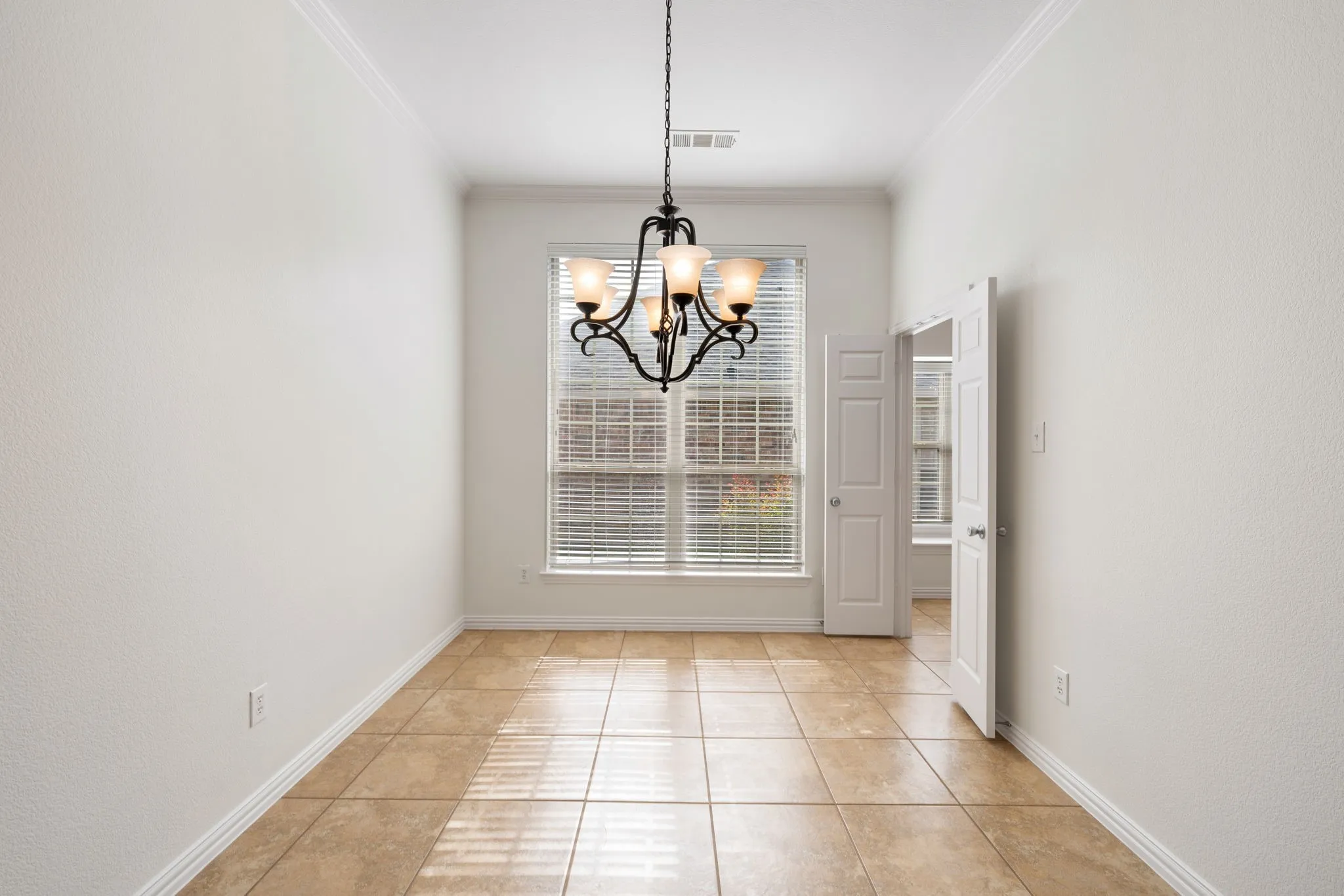 Single Family Residence For Sale in Dallas County , 7510 Handen Drive, Rowlett, Texas 75089, 5 Bedroom, 2 Bathroom, 2 Garage spaces, 2,607 Sqft, built in 2010, mls#21280489, Real Estate Agent in Rowlett, Homes For Sale in Dallas county, Homes For Sale in Rowlett, Realtor in Rowlett Texas, Real Estate Brokerage Independent Realty Texas, Luminita Cordes Realtor