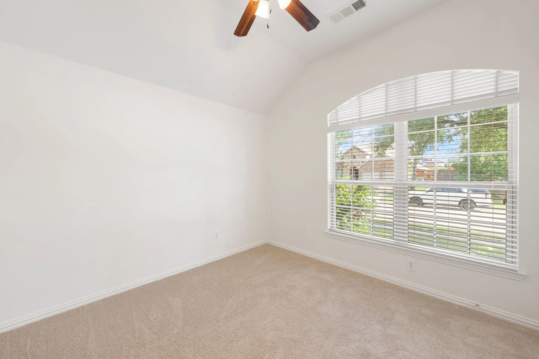 Single Family Residence For Sale in Dallas County , 7510 Handen Drive, Rowlett, Texas 75089, 5 Bedroom, 2 Bathroom, 2 Garage spaces, 2,607 Sqft, built in 2010, mls#21280489, Real Estate Agent in Rowlett, Homes For Sale in Dallas county, Homes For Sale in Rowlett, Realtor in Rowlett Texas, Real Estate Brokerage Independent Realty Texas, Luminita Cordes Realtor