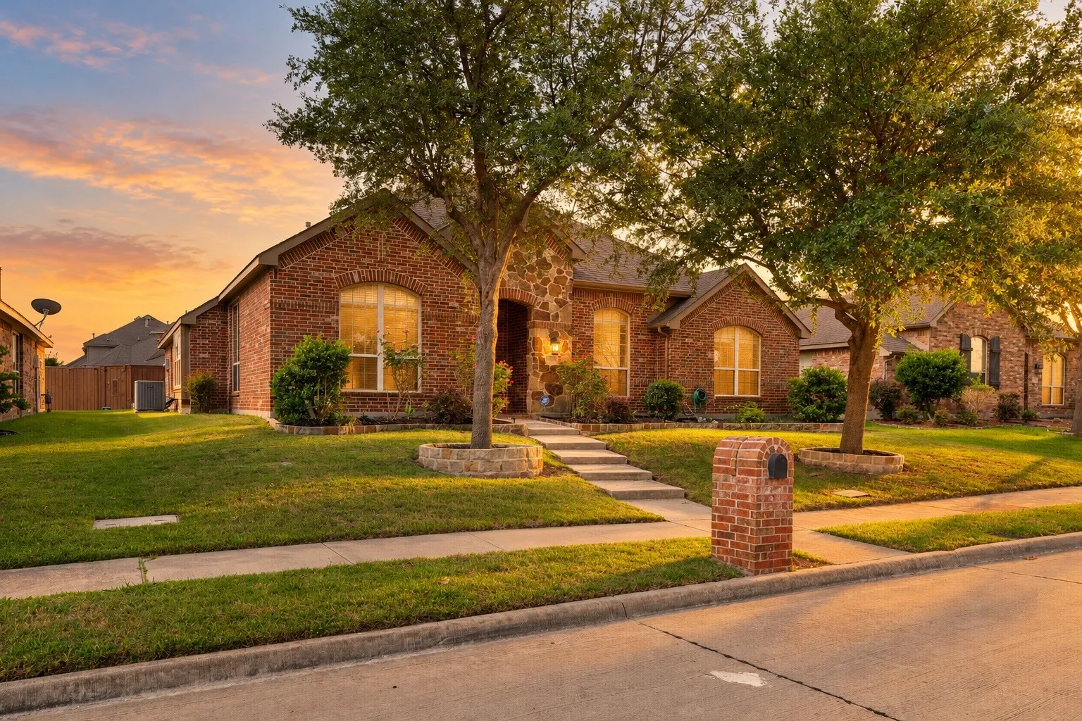 Single Family Residence For Sale in Dallas County , 7510 Handen Drive, Rowlett, Texas 75089, 5 Bedroom, 2 Bathroom, 2 Garage spaces, 2,607 Sqft, built in 2010, mls#21280489, Real Estate Agent in Rowlett, Homes For Sale in Dallas county, Homes For Sale in Rowlett, Realtor in Rowlett Texas, Real Estate Brokerage Independent Realty Texas, Luminita Cordes Realtor