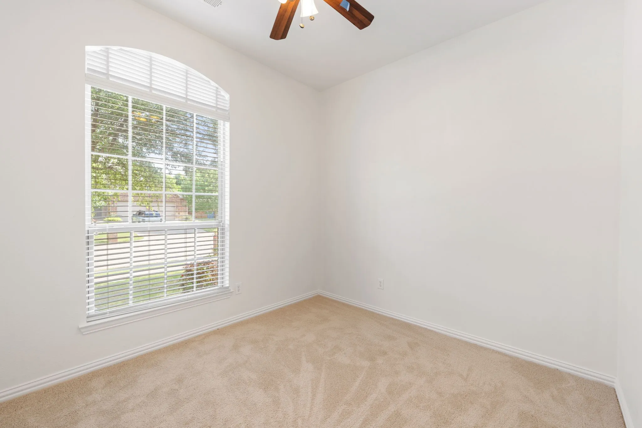Single Family Residence For Sale in Dallas County , 7510 Handen Drive, Rowlett, Texas 75089, 5 Bedroom, 2 Bathroom, 2 Garage spaces, 2,607 Sqft, built in 2010, mls#21280489, Real Estate Agent in Rowlett, Homes For Sale in Dallas county, Homes For Sale in Rowlett, Realtor in Rowlett Texas, Real Estate Brokerage Independent Realty Texas, Luminita Cordes Realtor