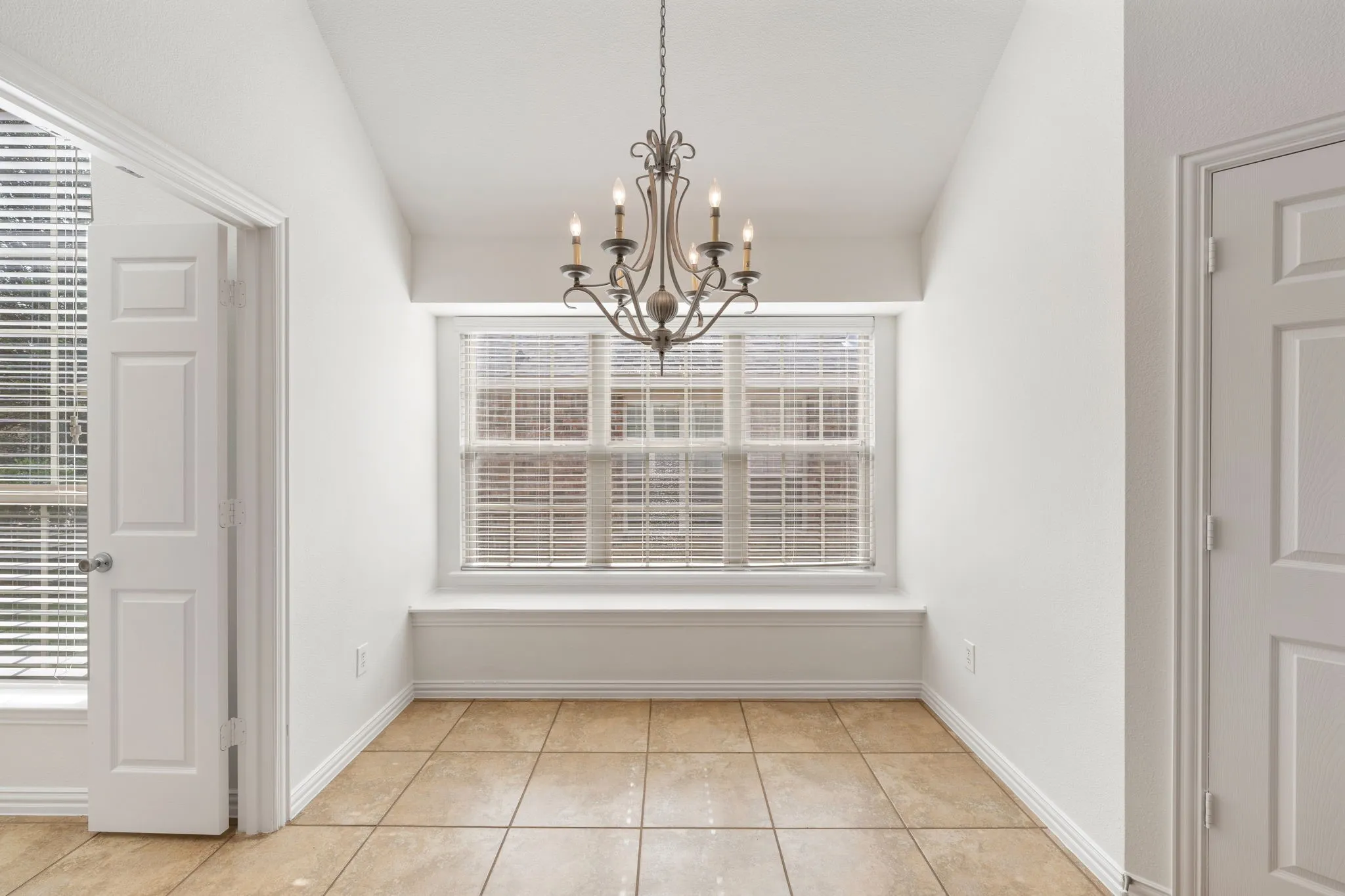 Single Family Residence For Sale in Dallas County , 7510 Handen Drive, Rowlett, Texas 75089, 5 Bedroom, 2 Bathroom, 2 Garage spaces, 2,607 Sqft, built in 2010, mls#21280489, Real Estate Agent in Rowlett, Homes For Sale in Dallas county, Homes For Sale in Rowlett, Realtor in Rowlett Texas, Real Estate Brokerage Independent Realty Texas, Luminita Cordes Realtor