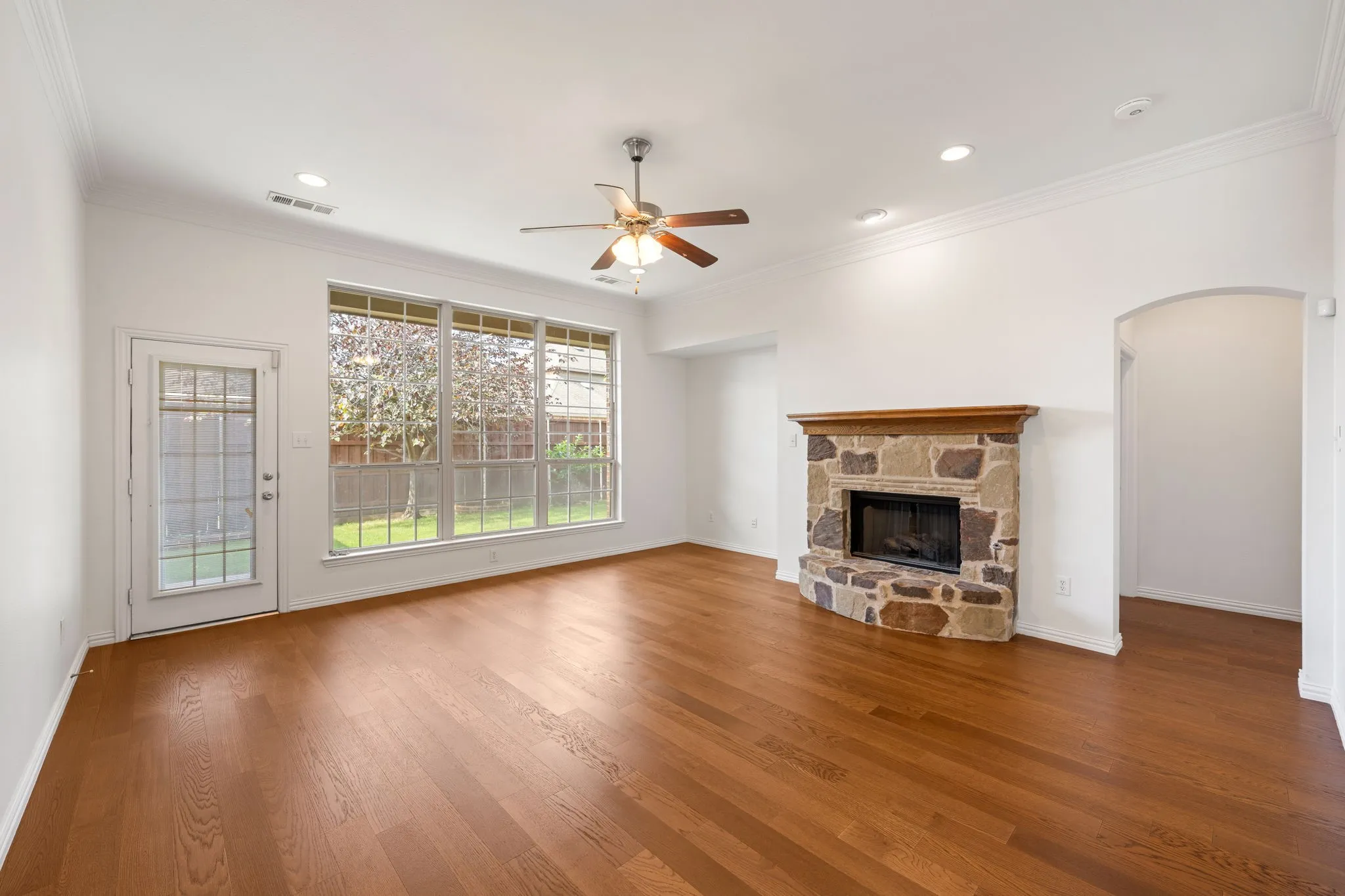 Single Family Residence For Sale in Dallas County , 7510 Handen Drive, Rowlett, Texas 75089, 5 Bedroom, 2 Bathroom, 2 Garage spaces, 2,607 Sqft, built in 2010, mls#21280489, Real Estate Agent in Rowlett, Homes For Sale in Dallas county, Homes For Sale in Rowlett, Realtor in Rowlett Texas, Real Estate Brokerage Independent Realty Texas, Luminita Cordes Realtor