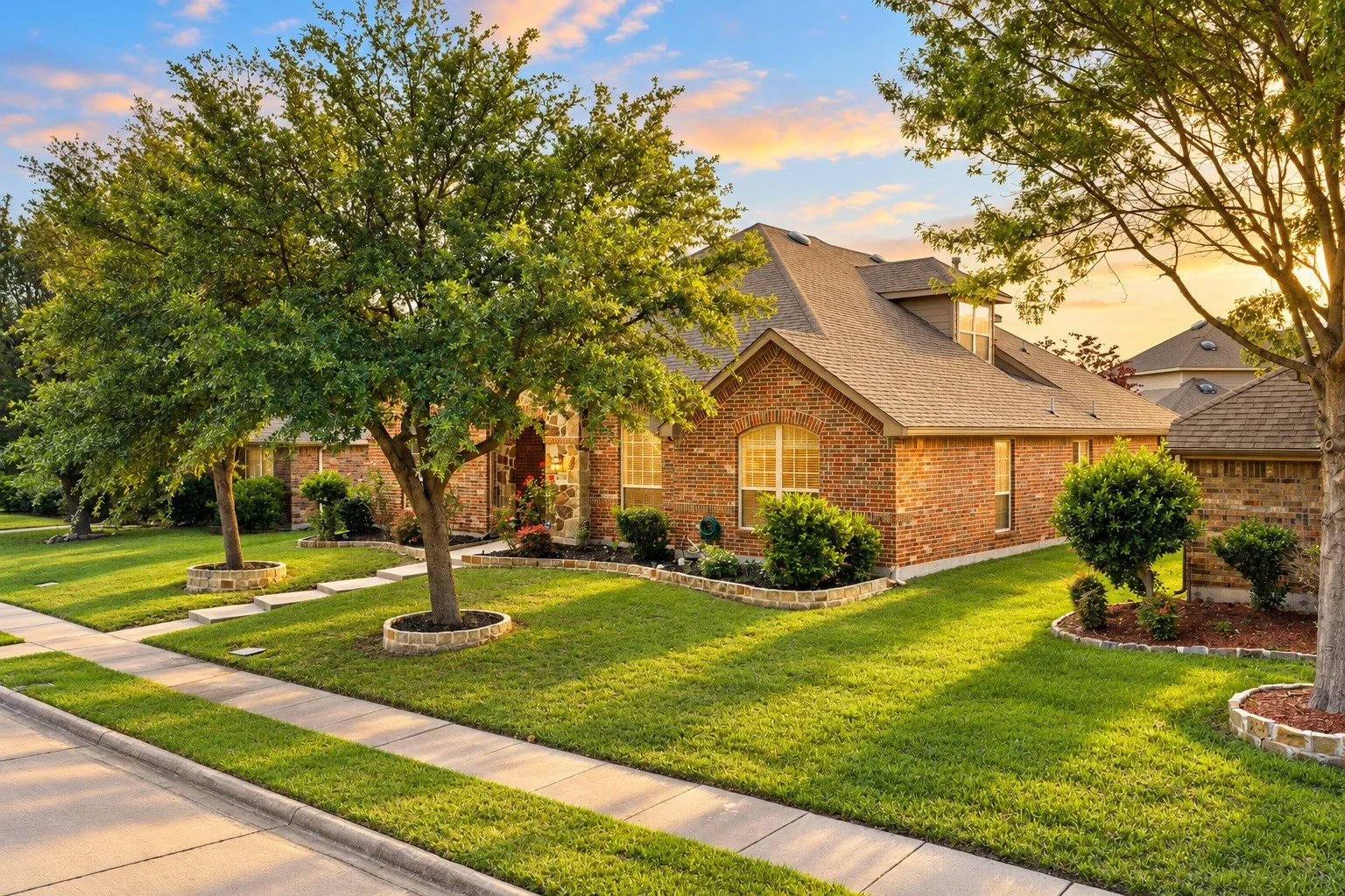 Single Family Residence For Sale in Dallas County , 7510 Handen Drive, Rowlett, Texas 75089, 5 Bedroom, 2 Bathroom, 2 Garage spaces, 2,607 Sqft, built in 2010, mls#21280489, Real Estate Agent in Rowlett, Homes For Sale in Dallas county, Homes For Sale in Rowlett, Realtor in Rowlett Texas, Real Estate Brokerage Independent Realty Texas, Luminita Cordes Realtor