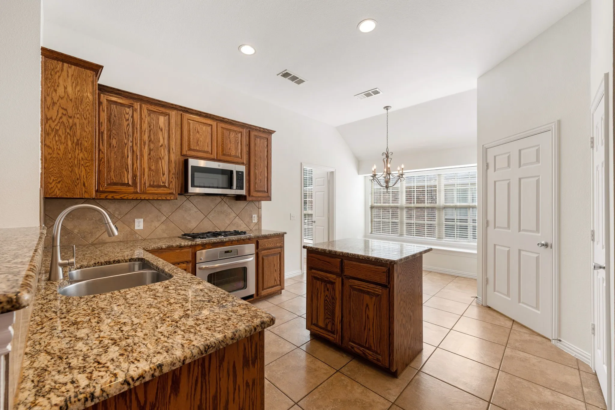 Single Family Residence For Sale in Dallas County , 7510 Handen Drive, Rowlett, Texas 75089, 5 Bedroom, 2 Bathroom, 2 Garage spaces, 2,607 Sqft, built in 2010, mls#21280489, Real Estate Agent in Rowlett, Homes For Sale in Dallas county, Homes For Sale in Rowlett, Realtor in Rowlett Texas, Real Estate Brokerage Independent Realty Texas, Luminita Cordes Realtor