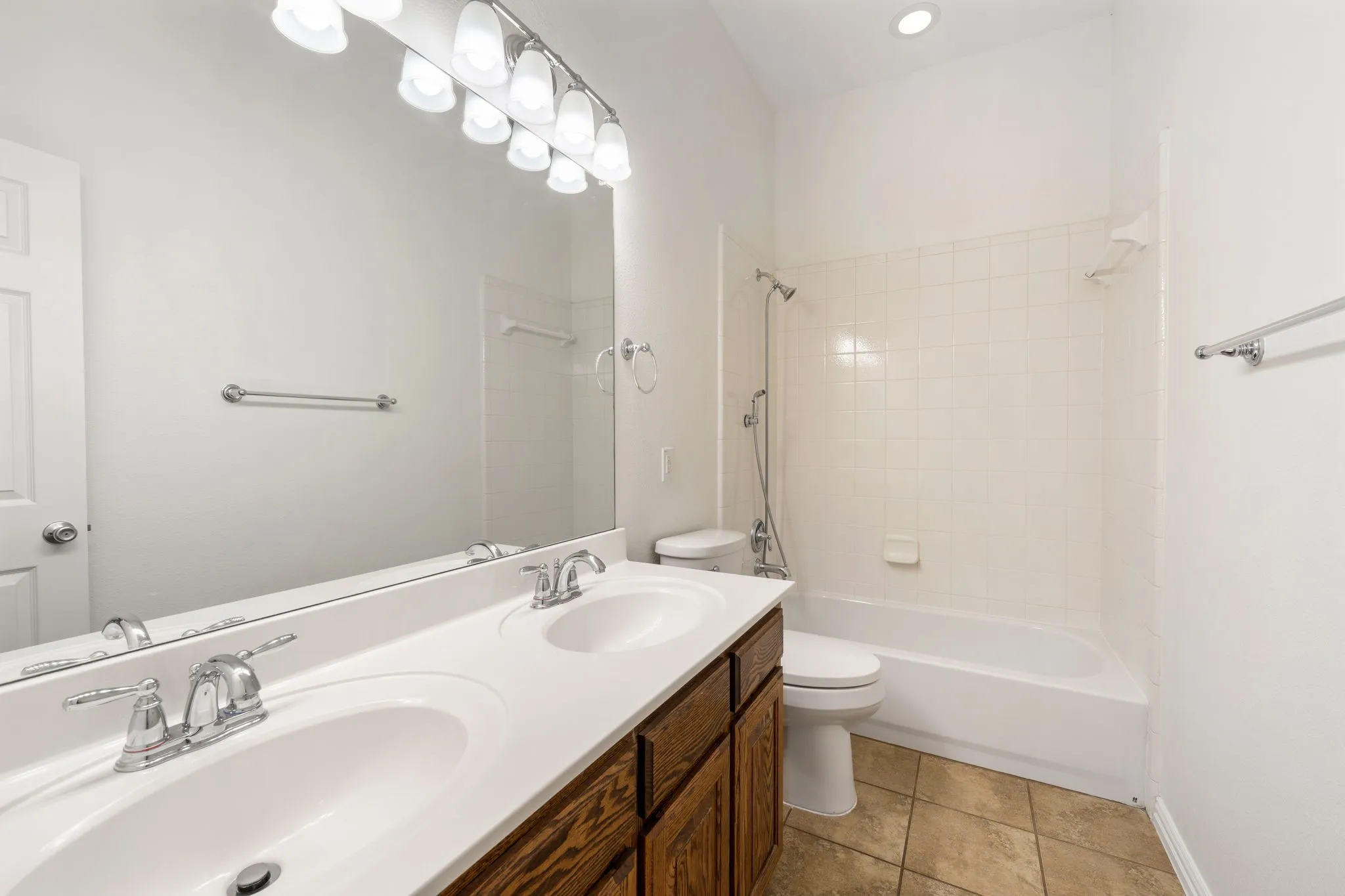 Single Family Residence For Sale in Dallas County , 7510 Handen Drive, Rowlett, Texas 75089, 5 Bedroom, 2 Bathroom, 2 Garage spaces, 2,607 Sqft, built in 2010, mls#21280489, Real Estate Agent in Rowlett, Homes For Sale in Dallas county, Homes For Sale in Rowlett, Realtor in Rowlett Texas, Real Estate Brokerage Independent Realty Texas, Luminita Cordes Realtor