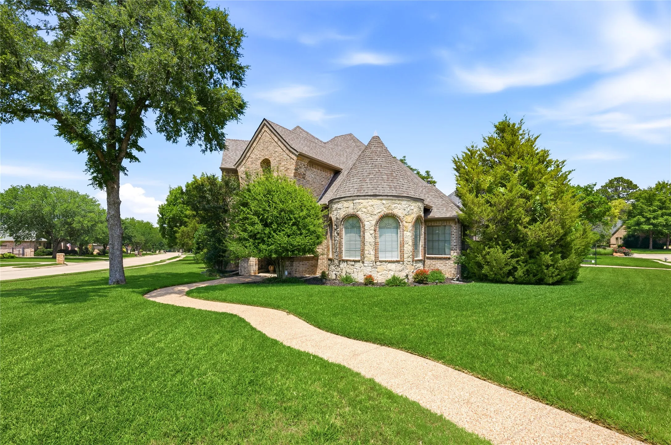 Single Family Residence For Sale in Tarrant County , 1413 Kaitlyn Lane, Keller, Texas 76248, 4 Bedroom, 4 Bathroom, 3 Garage spaces, 3,533 Sqft, built in 2001, mls#21272504, Real Estate Agent in Keller, Homes For Sale in Tarrant county, Homes For Sale in Keller, Realtor in Keller Texas, Real Estate Brokerage Independent Realty Texas, Luminita Cordes Realtor