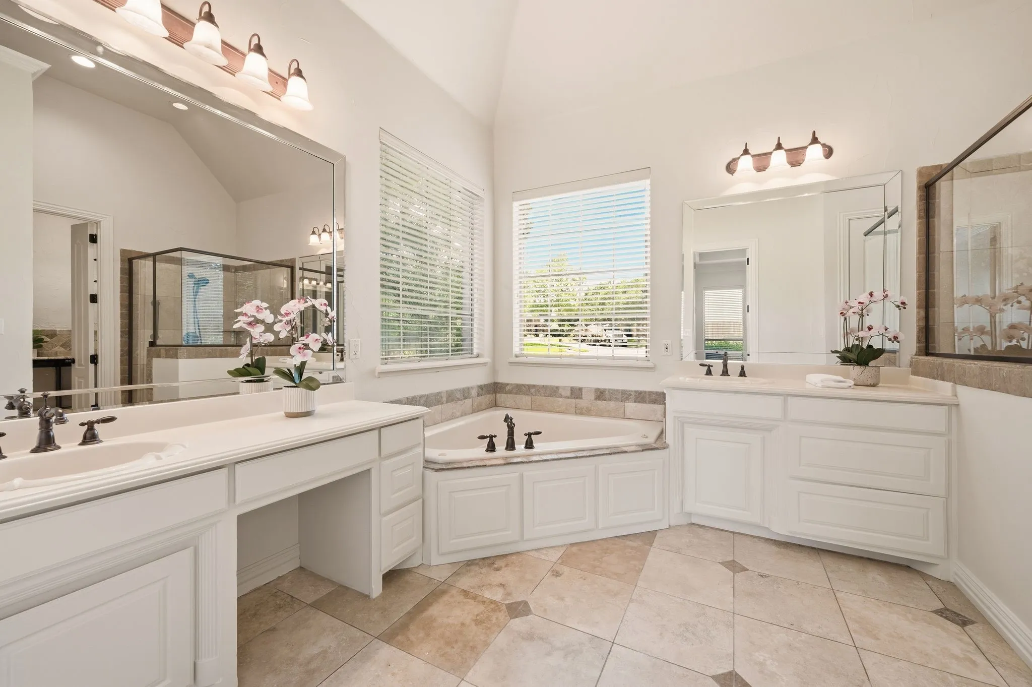 Single Family Residence For Sale in Tarrant County , 1413 Kaitlyn Lane, Keller, Texas 76248, 4 Bedroom, 4 Bathroom, 3 Garage spaces, 3,533 Sqft, built in 2001, mls#21272504, Real Estate Agent in Keller, Homes For Sale in Tarrant county, Homes For Sale in Keller, Realtor in Keller Texas, Real Estate Brokerage Independent Realty Texas, Luminita Cordes Realtor