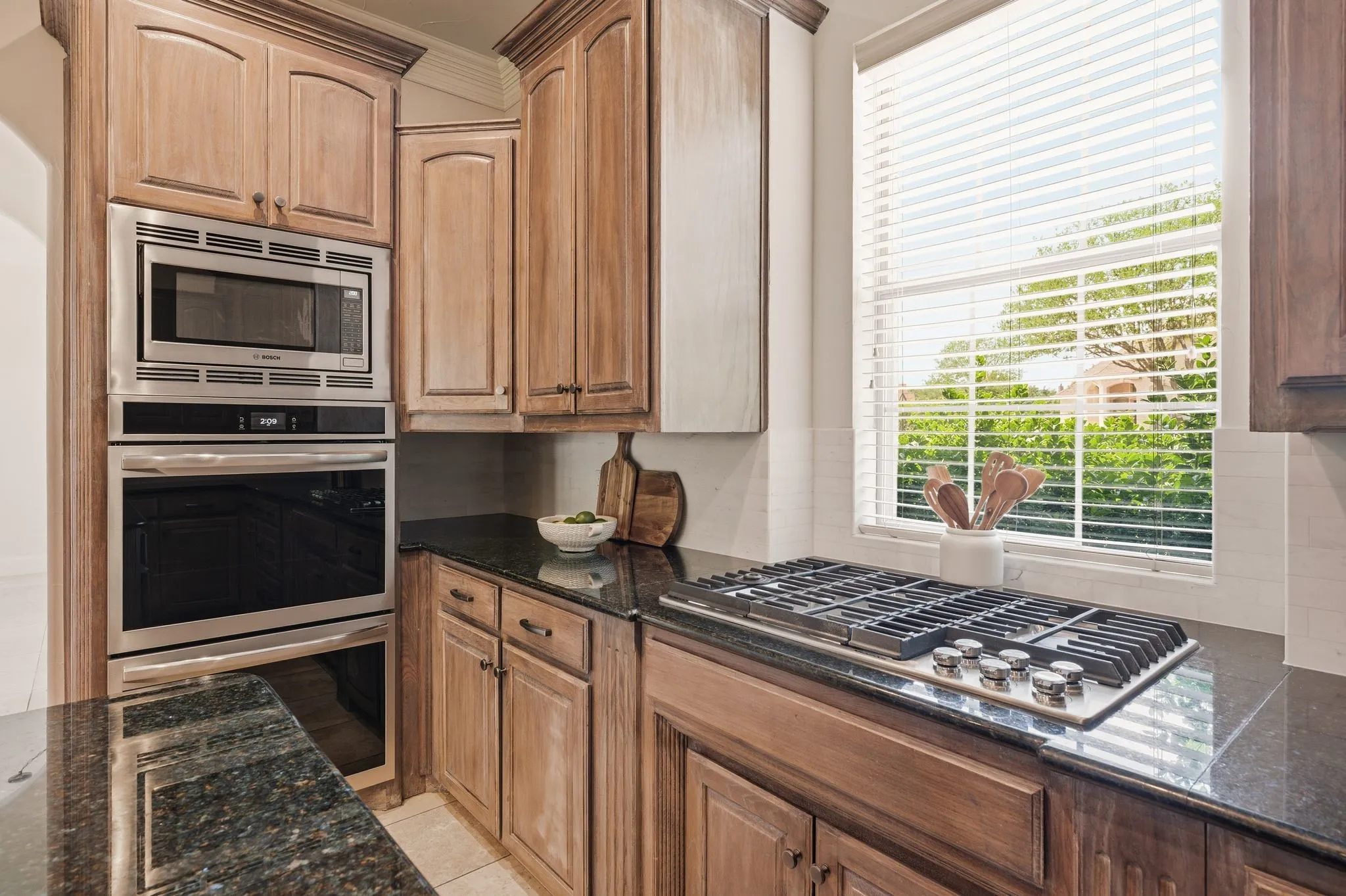 New six burner gas cooktop