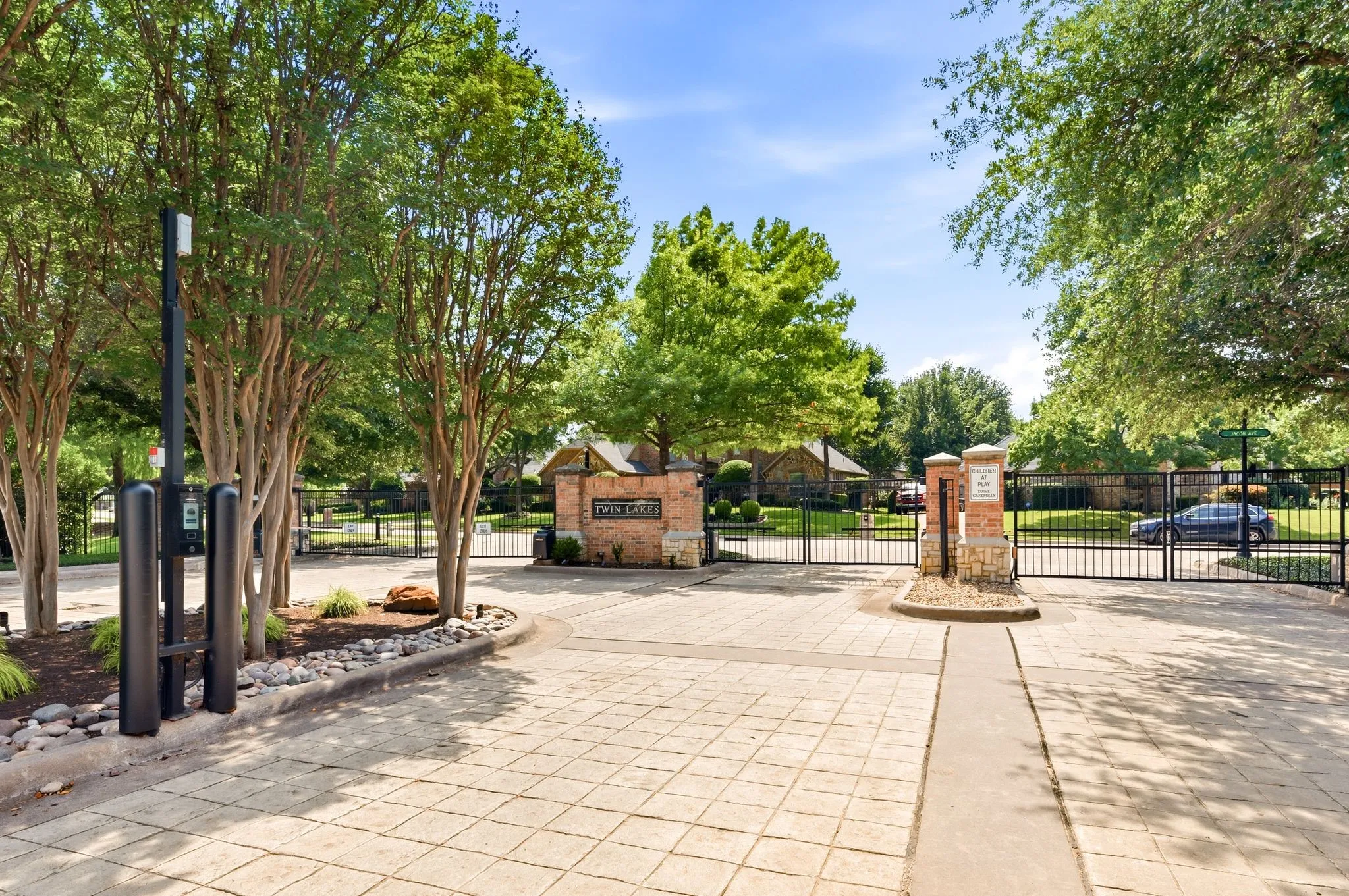 Single Family Residence For Sale in Tarrant County , 1413 Kaitlyn Lane, Keller, Texas 76248, 4 Bedroom, 4 Bathroom, 3 Garage spaces, 3,533 Sqft, built in 2001, mls#21272504, Real Estate Agent in Keller, Homes For Sale in Tarrant county, Homes For Sale in Keller, Realtor in Keller Texas, Real Estate Brokerage Independent Realty Texas, Luminita Cordes Realtor
