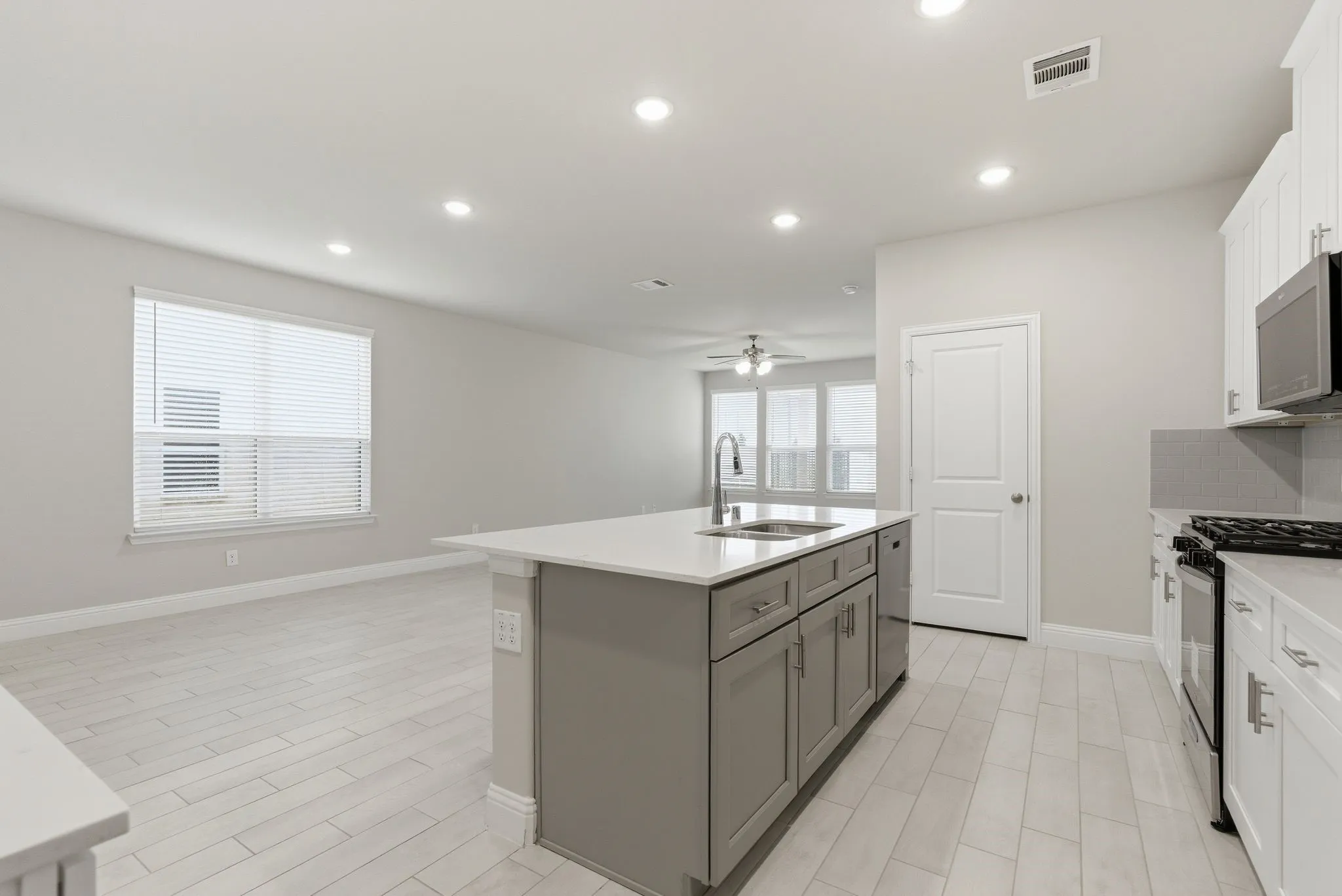 Single Family Residence For Rent in Collin County , 612 Rain Barrel Place, Weston, Texas 75009, 4 Bedrooms, 3 Bathrooms, 2 Garage spaces, 2,271 Sqft, built in 2022, Price $2,150, mls#21284145, Real Estate Agent in Weston, Homes For Rent in Collin county, Homes For Rent in Weston, Realtor in Weston Texas, Real Estate Brokerage Independent Realty Texas, Luminita Cordes Realtor