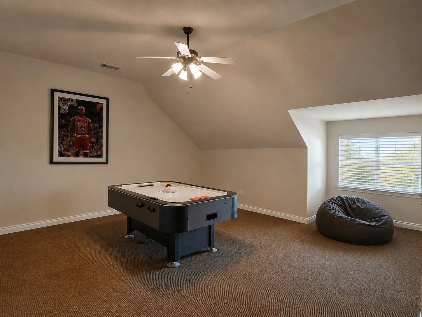 Single Family Residence For Sale in Denton County , 308 Sandy Cove, Argyle, Texas 76226, 4 Bedroom, 3 Bathroom, 3 Garage spaces, 3,188 Sqft, built in 2005, mls#21277426, Real Estate Agent in Argyle, Homes For Sale in Denton county, Homes For Sale in Argyle, Realtor in Argyle Texas, Real Estate Brokerage Independent Realty Texas, Luminita Cordes Realtor