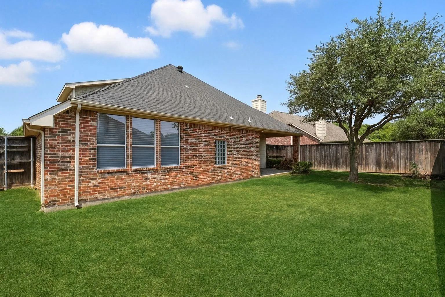 Single Family Residence For Sale in Denton County , 308 Sandy Cove, Argyle, Texas 76226, 4 Bedroom, 3 Bathroom, 3 Garage spaces, 3,188 Sqft, built in 2005, mls#21277426, Real Estate Agent in Argyle, Homes For Sale in Denton county, Homes For Sale in Argyle, Realtor in Argyle Texas, Real Estate Brokerage Independent Realty Texas, Luminita Cordes Realtor