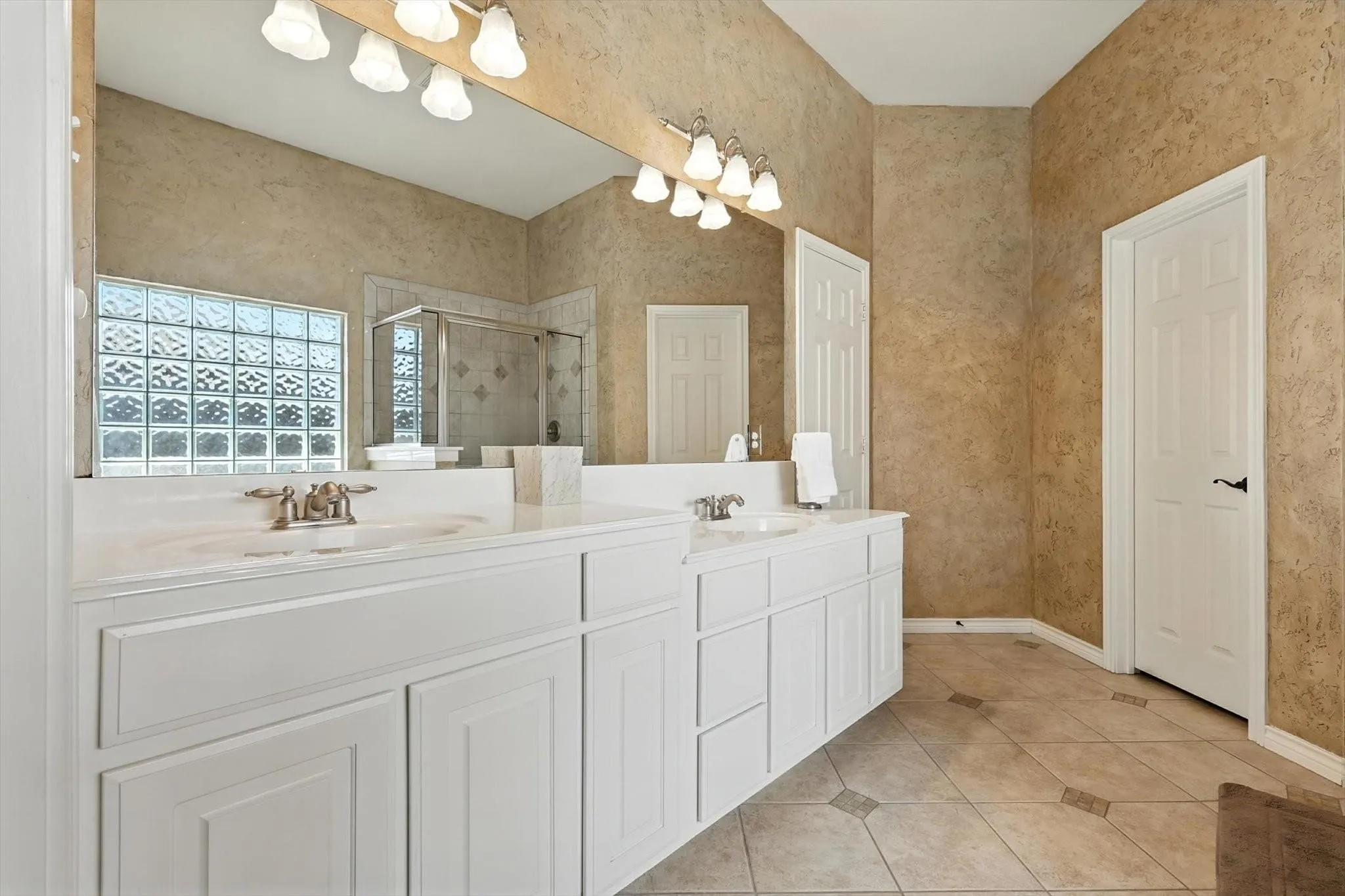 Single Family Residence For Sale in Denton County , 308 Sandy Cove, Argyle, Texas 76226, 4 Bedroom, 3 Bathroom, 3 Garage spaces, 3,188 Sqft, built in 2005, mls#21277426, Real Estate Agent in Argyle, Homes For Sale in Denton county, Homes For Sale in Argyle, Realtor in Argyle Texas, Real Estate Brokerage Independent Realty Texas, Luminita Cordes Realtor