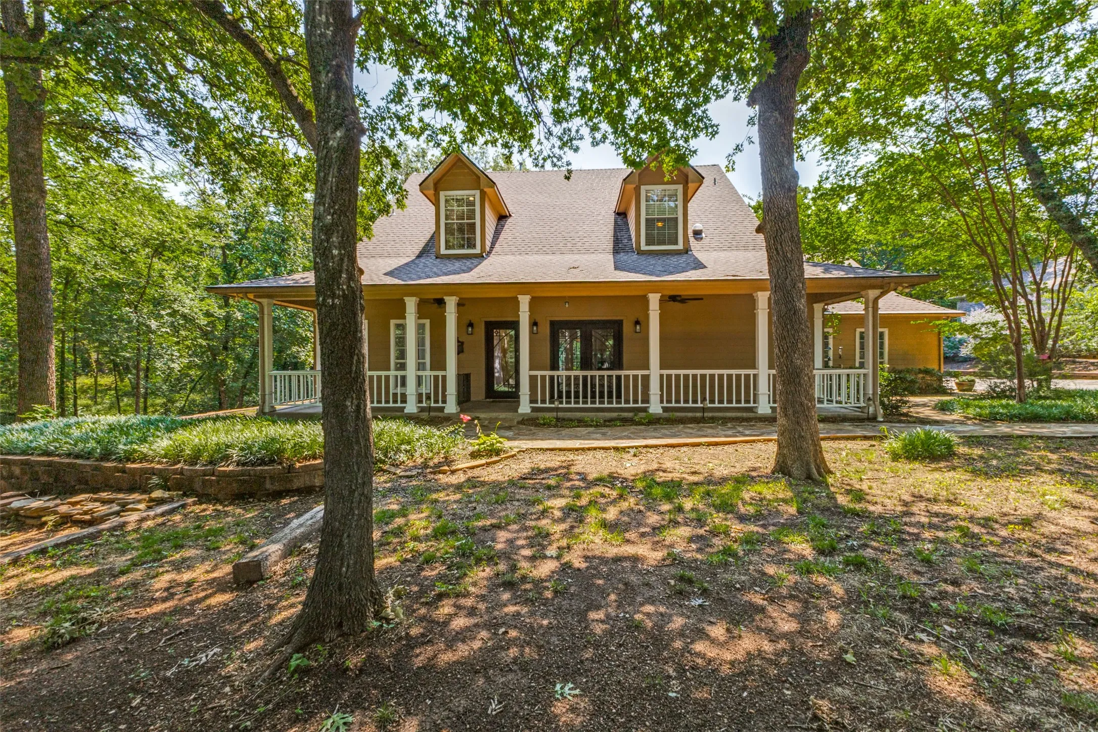 Single Family Residence For Sale in Denton County , 290 Aqua Marine Drive, Oak Point, Texas 75068, 5 Bedroom, 3 Bathroom, 5 Garage spaces, 3,071 Sqft, built in 2001, mls#21281584, Real Estate Agent in Oak Point, Homes For Sale in Denton county, Homes For Sale in Oak Point, Realtor in Oak Point Texas, Real Estate Brokerage Independent Realty Texas, Luminita Cordes Realtor