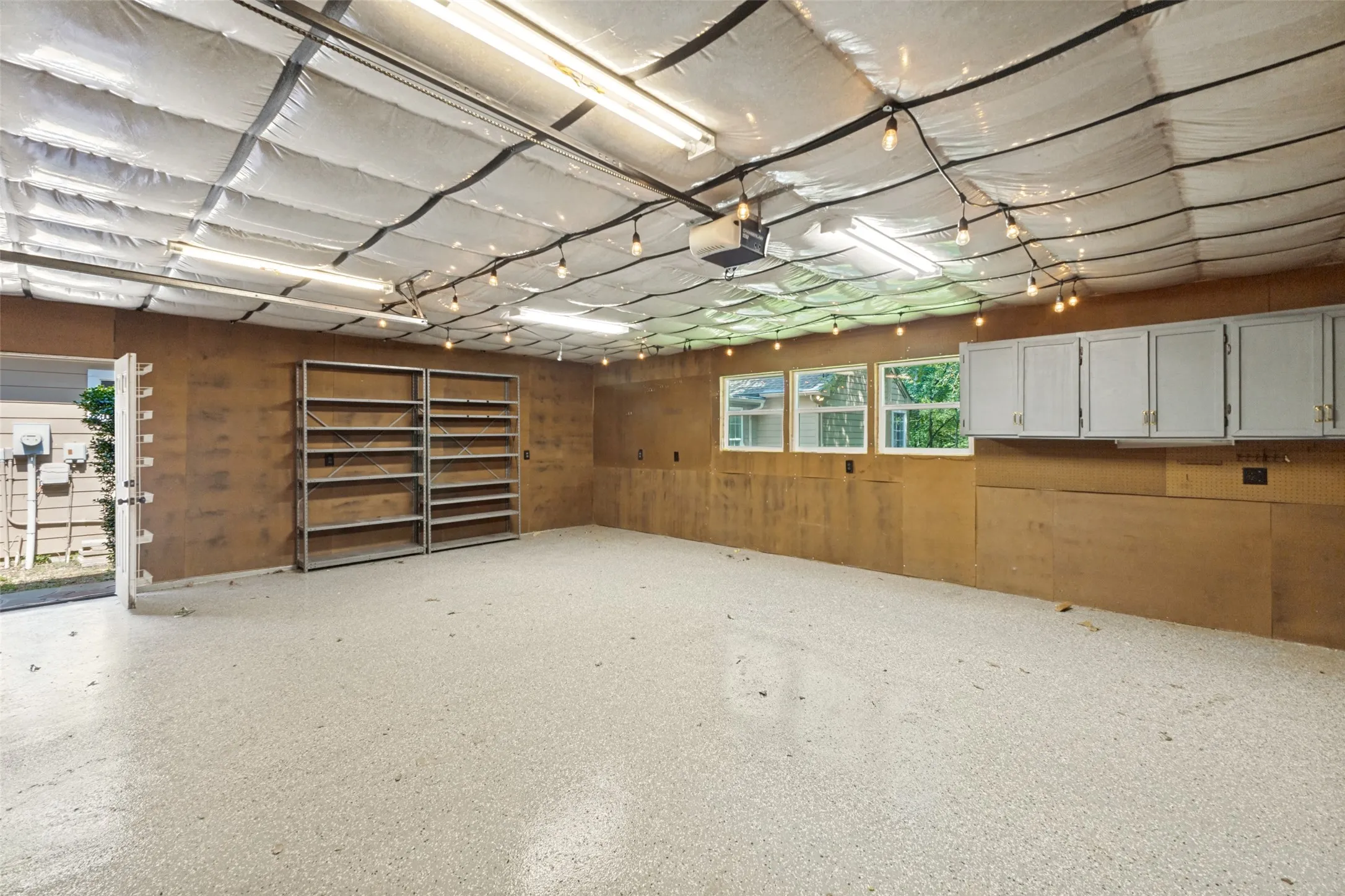 Plus you have a separate additional oversized 2 car garage!