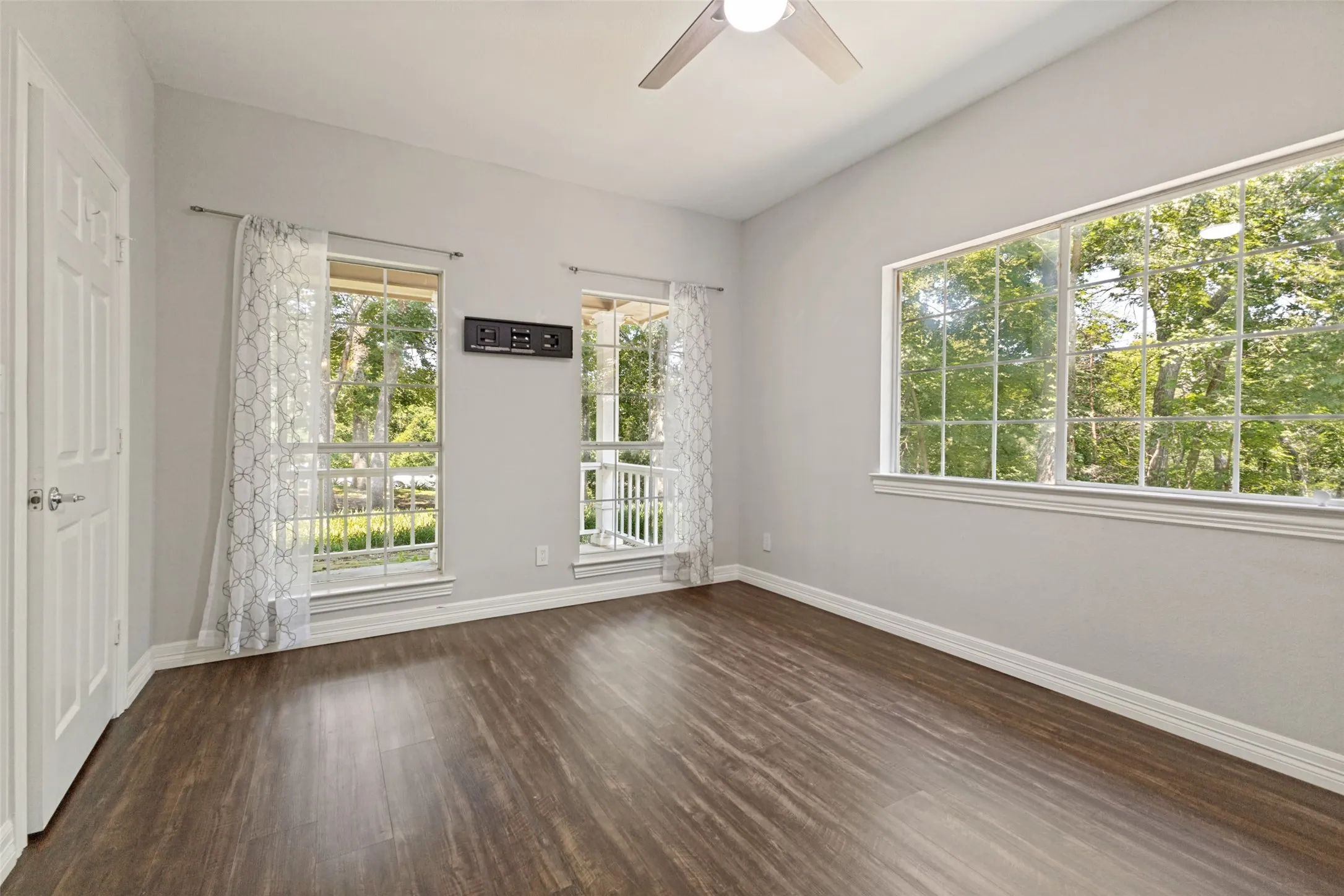 Second downstairs bedroom with amazing views!