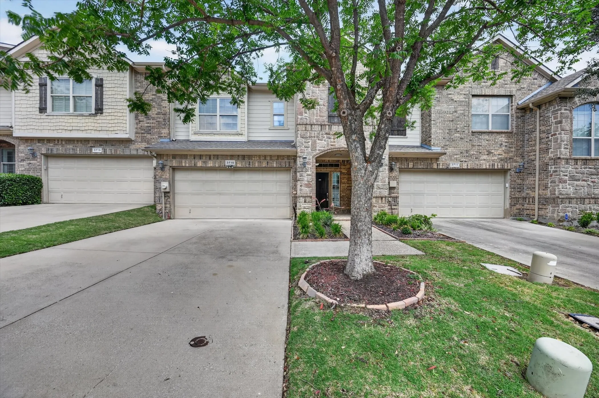 Townhouse For Sale in Dallas County , 3715 Sicily Street, Irving, Texas 75038, 3 Bedroom, 3 Bathroom, 2 Garage spaces, 1,967 Sqft, built in 2008, mls#21270423, Real Estate Agent in Irving, Homes For Sale in Dallas county, Homes For Sale in Irving, Realtor in Irving Texas, Real Estate Brokerage Independent Realty Texas, Luminita Cordes Realtor