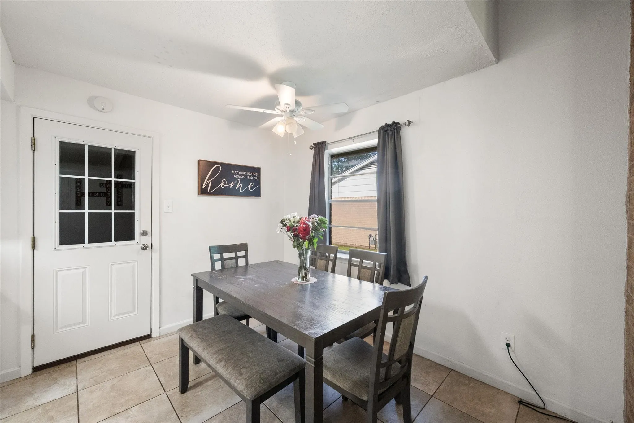 Single Family Residence For Sale in Navarro County , 402 Carol Avenue, Corsicana, Texas 75110, 3 Bedrooms, 2 Bathrooms, 1 Garage spaces, 1,276 Sqft, built in 1971, Price $214,000, mls#21283365, Real Estate Agent in Corsicana, Homes For Sale in Navarro county, Homes For Sale in Corsicana, Realtor in Corsicana Texas, Real Estate Brokerage Independent Realty Texas, Luminita Cordes Realtor