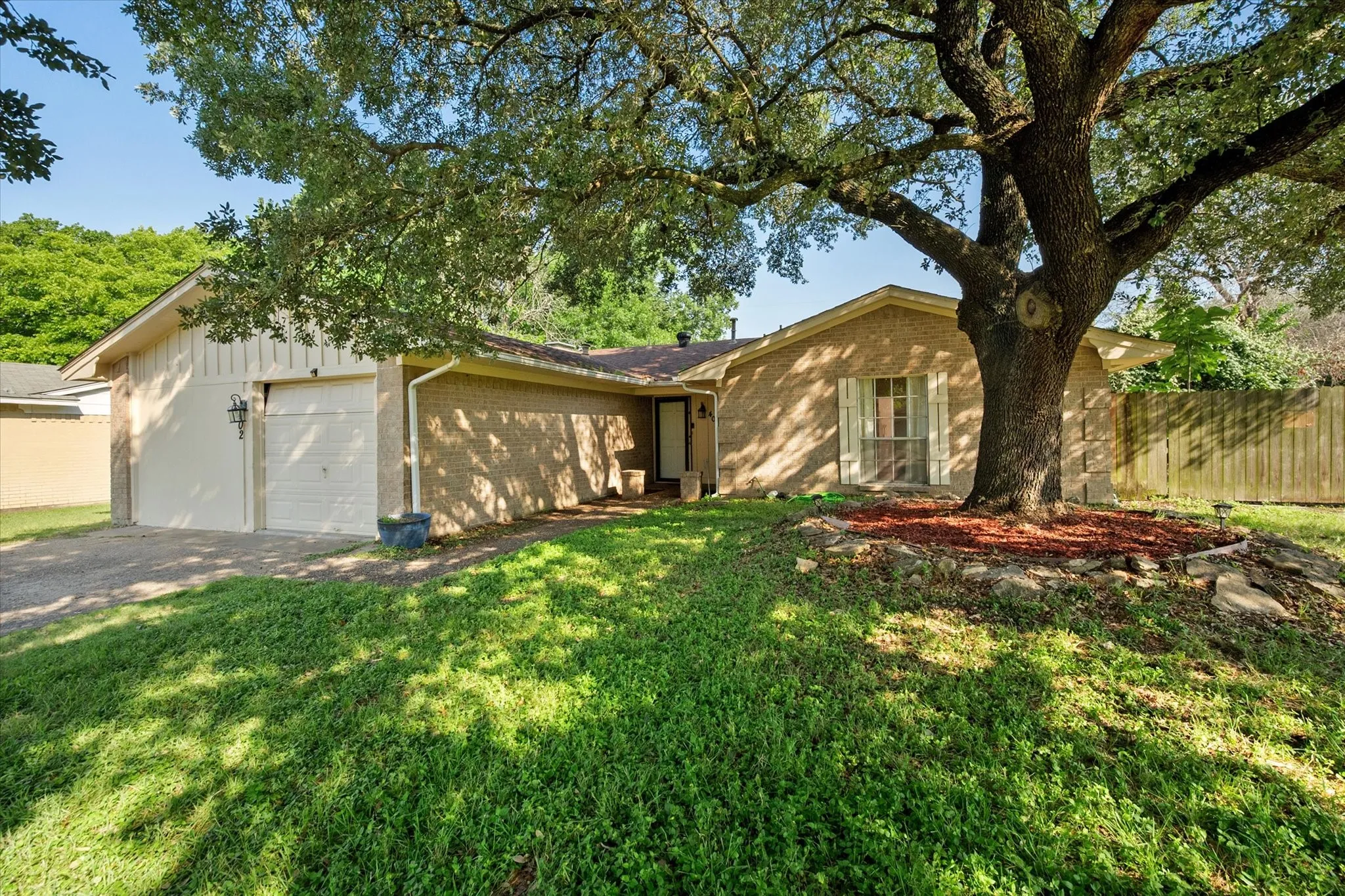 Single Family Residence For Sale in Navarro County , 402 Carol Avenue, Corsicana, Texas 75110, 3 Bedrooms, 2 Bathrooms, 1 Garage spaces, 1,276 Sqft, built in 1971, Price $214,000, mls#21283365, Real Estate Agent in Corsicana, Homes For Sale in Navarro county, Homes For Sale in Corsicana, Realtor in Corsicana Texas, Real Estate Brokerage Independent Realty Texas, Luminita Cordes Realtor
