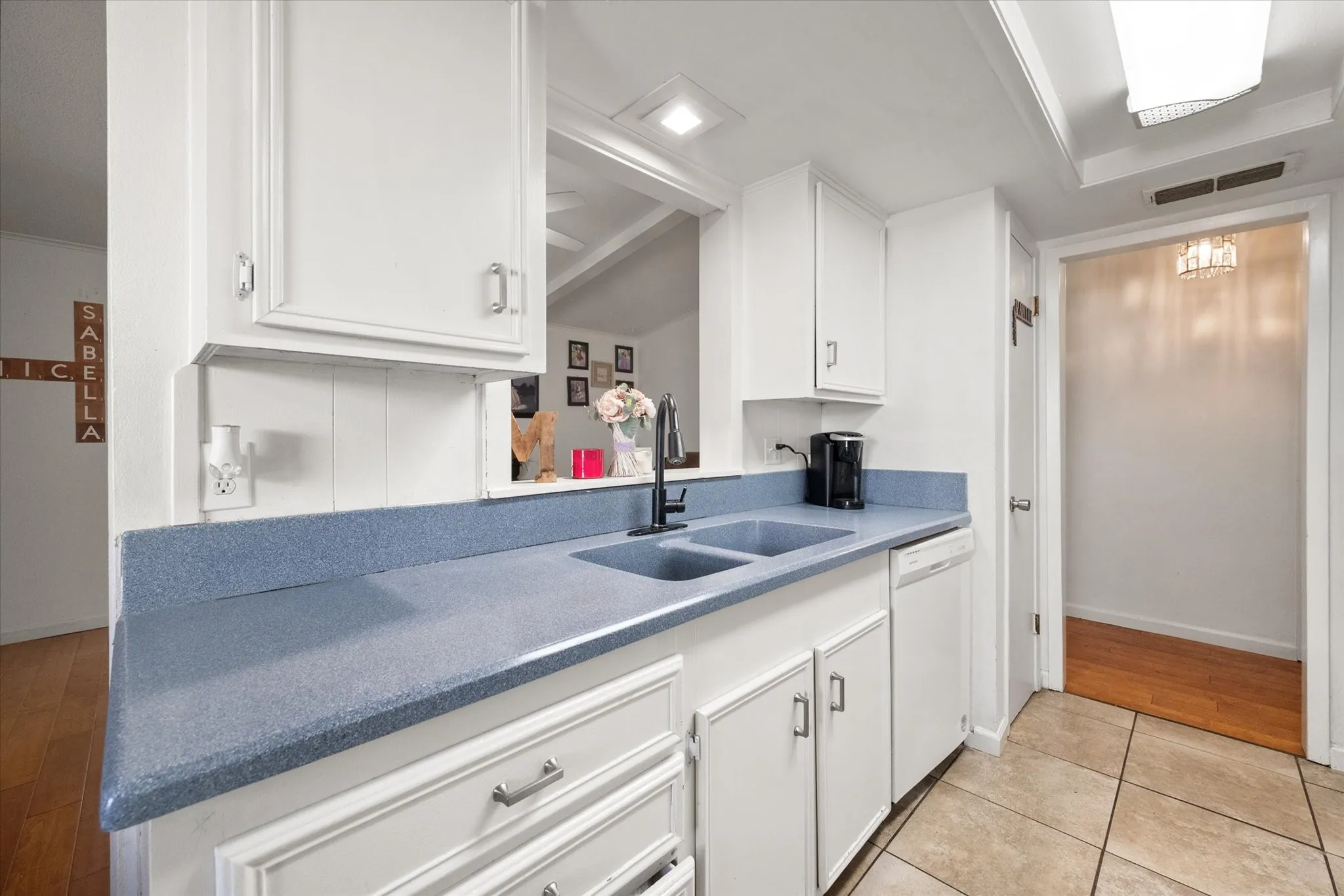 Single Family Residence For Sale in Navarro County , 402 Carol Avenue, Corsicana, Texas 75110, 3 Bedrooms, 2 Bathrooms, 1 Garage spaces, 1,276 Sqft, built in 1971, Price $214,000, mls#21283365, Real Estate Agent in Corsicana, Homes For Sale in Navarro county, Homes For Sale in Corsicana, Realtor in Corsicana Texas, Real Estate Brokerage Independent Realty Texas, Luminita Cordes Realtor