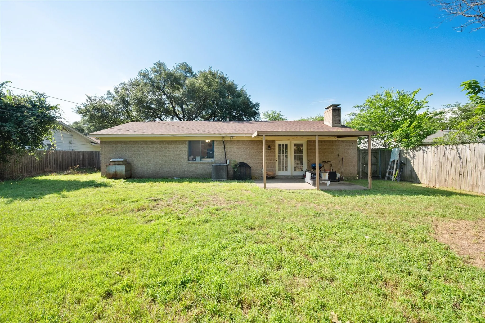 Single Family Residence For Sale in Navarro County , 402 Carol Avenue, Corsicana, Texas 75110, 3 Bedrooms, 2 Bathrooms, 1 Garage spaces, 1,276 Sqft, built in 1971, Price $214,000, mls#21283365, Real Estate Agent in Corsicana, Homes For Sale in Navarro county, Homes For Sale in Corsicana, Realtor in Corsicana Texas, Real Estate Brokerage Independent Realty Texas, Luminita Cordes Realtor