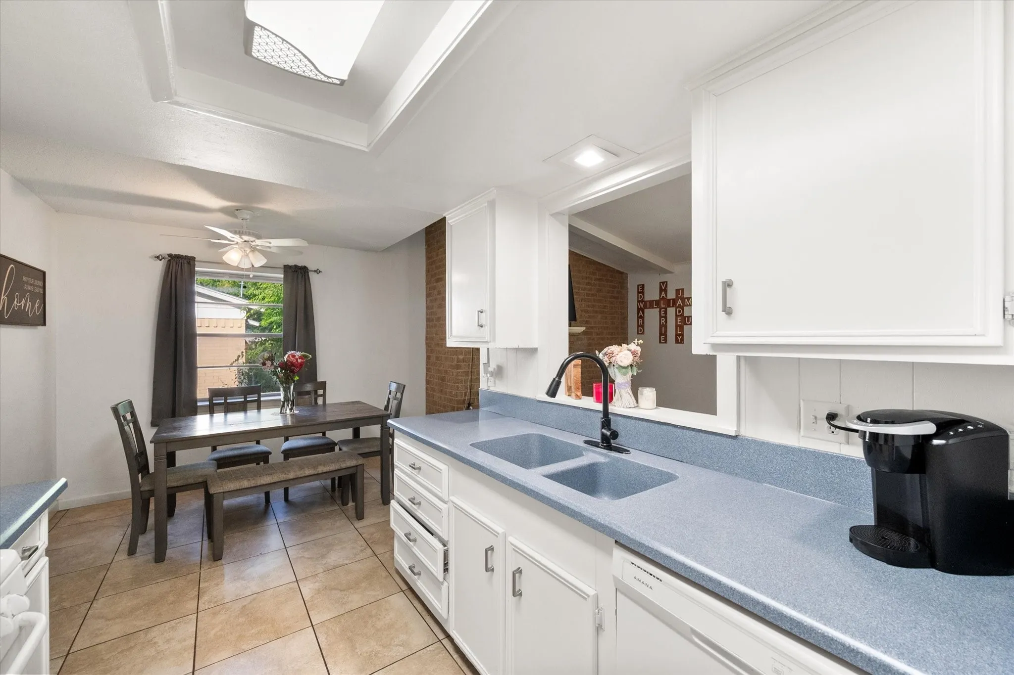 Single Family Residence For Sale in Navarro County , 402 Carol Avenue, Corsicana, Texas 75110, 3 Bedrooms, 2 Bathrooms, 1 Garage spaces, 1,276 Sqft, built in 1971, Price $214,000, mls#21283365, Real Estate Agent in Corsicana, Homes For Sale in Navarro county, Homes For Sale in Corsicana, Realtor in Corsicana Texas, Real Estate Brokerage Independent Realty Texas, Luminita Cordes Realtor