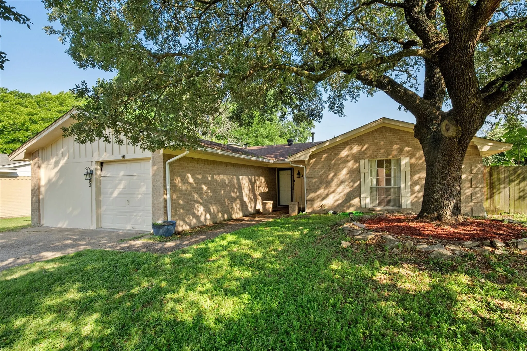 Single Family Residence For Sale in Navarro County , 402 Carol Avenue, Corsicana, Texas 75110, 3 Bedrooms, 2 Bathrooms, 1 Garage spaces, 1,276 Sqft, built in 1971, Price $214,000, mls#21283365, Real Estate Agent in Corsicana, Homes For Sale in Navarro county, Homes For Sale in Corsicana, Realtor in Corsicana Texas, Real Estate Brokerage Independent Realty Texas, Luminita Cordes Realtor