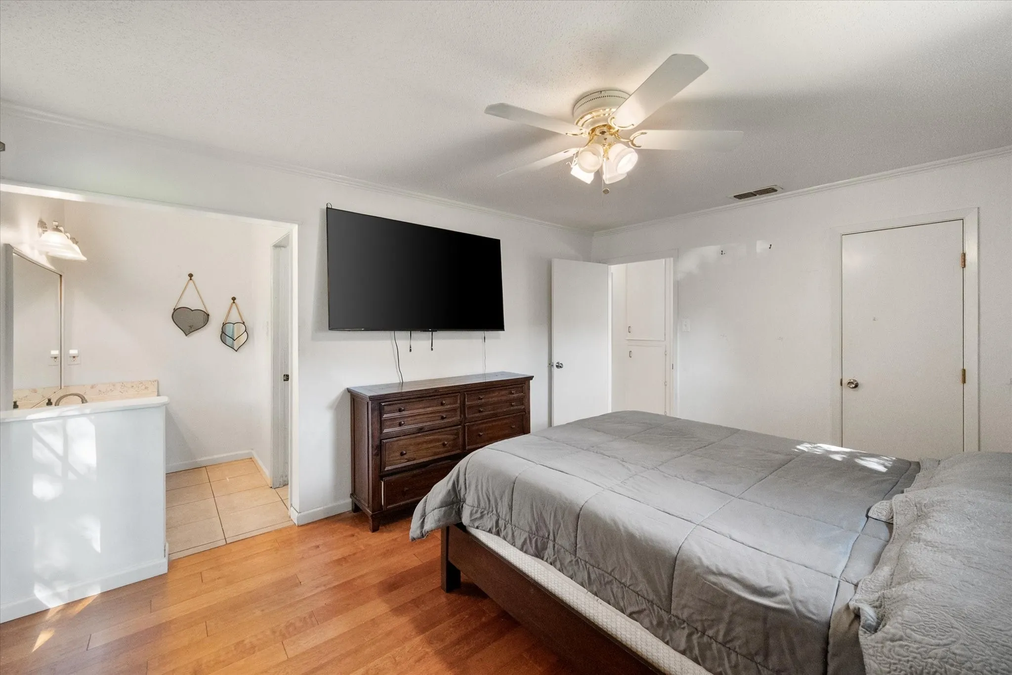 Single Family Residence For Sale in Navarro County , 402 Carol Avenue, Corsicana, Texas 75110, 3 Bedrooms, 2 Bathrooms, 1 Garage spaces, 1,276 Sqft, built in 1971, Price $214,000, mls#21283365, Real Estate Agent in Corsicana, Homes For Sale in Navarro county, Homes For Sale in Corsicana, Realtor in Corsicana Texas, Real Estate Brokerage Independent Realty Texas, Luminita Cordes Realtor
