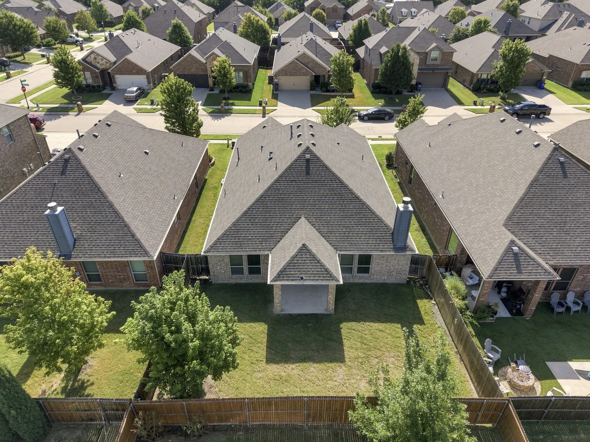 Interior lot in the neighborhood.