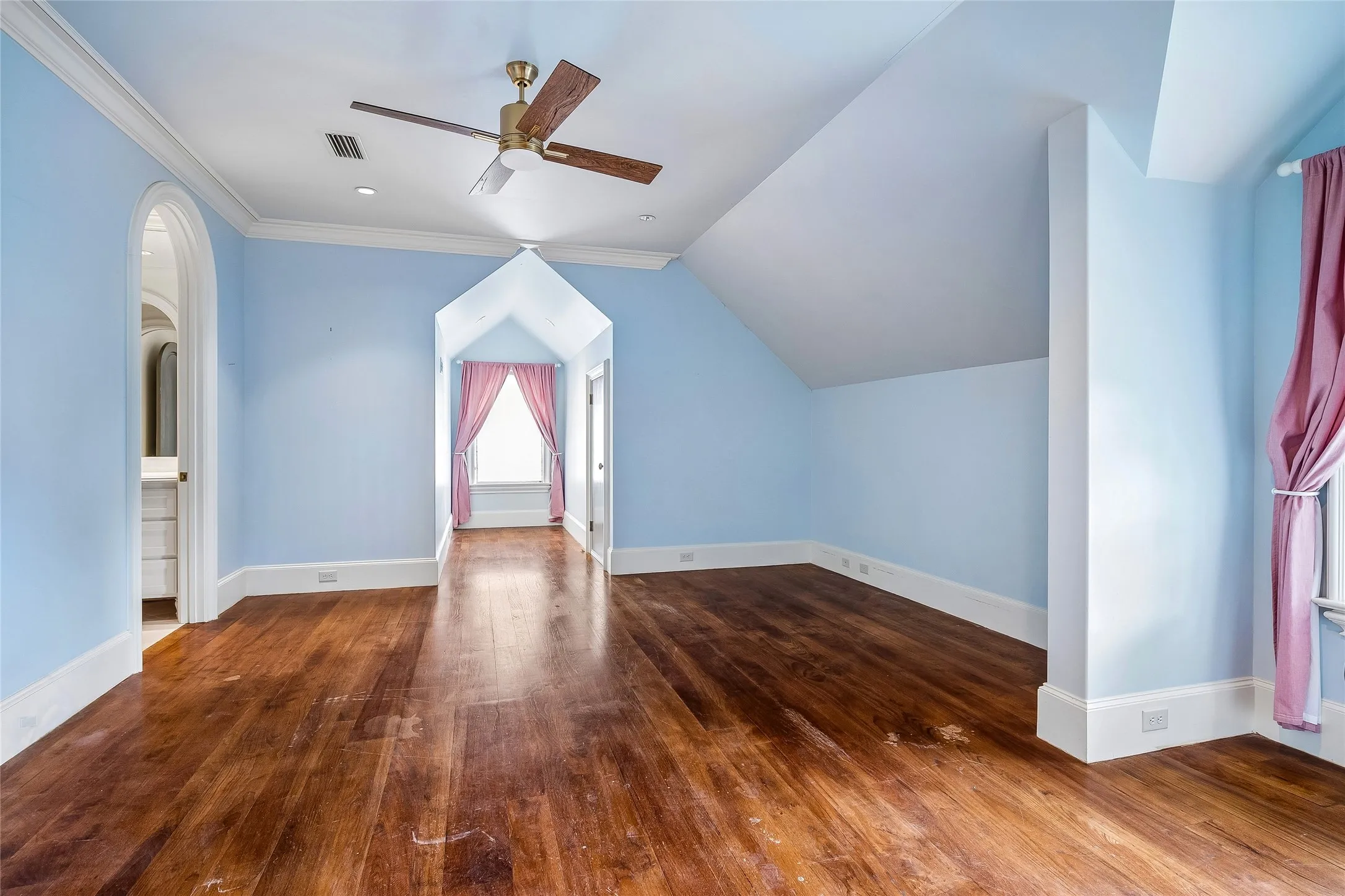 Single Family Residence For Sale in Dallas County , 4424 Manning Lane, Dallas, Texas 75220, 4 Bedroom, 5 Bathroom, 2 Garage spaces, 6,530 Sqft, built in 2007, mls#21280377, Real Estate Agent in Dallas, Homes For Sale in Dallas county, Homes For Sale in Dallas, Realtor in Dallas Texas, Real Estate Brokerage Independent Realty Texas, Luminita Cordes Realtor