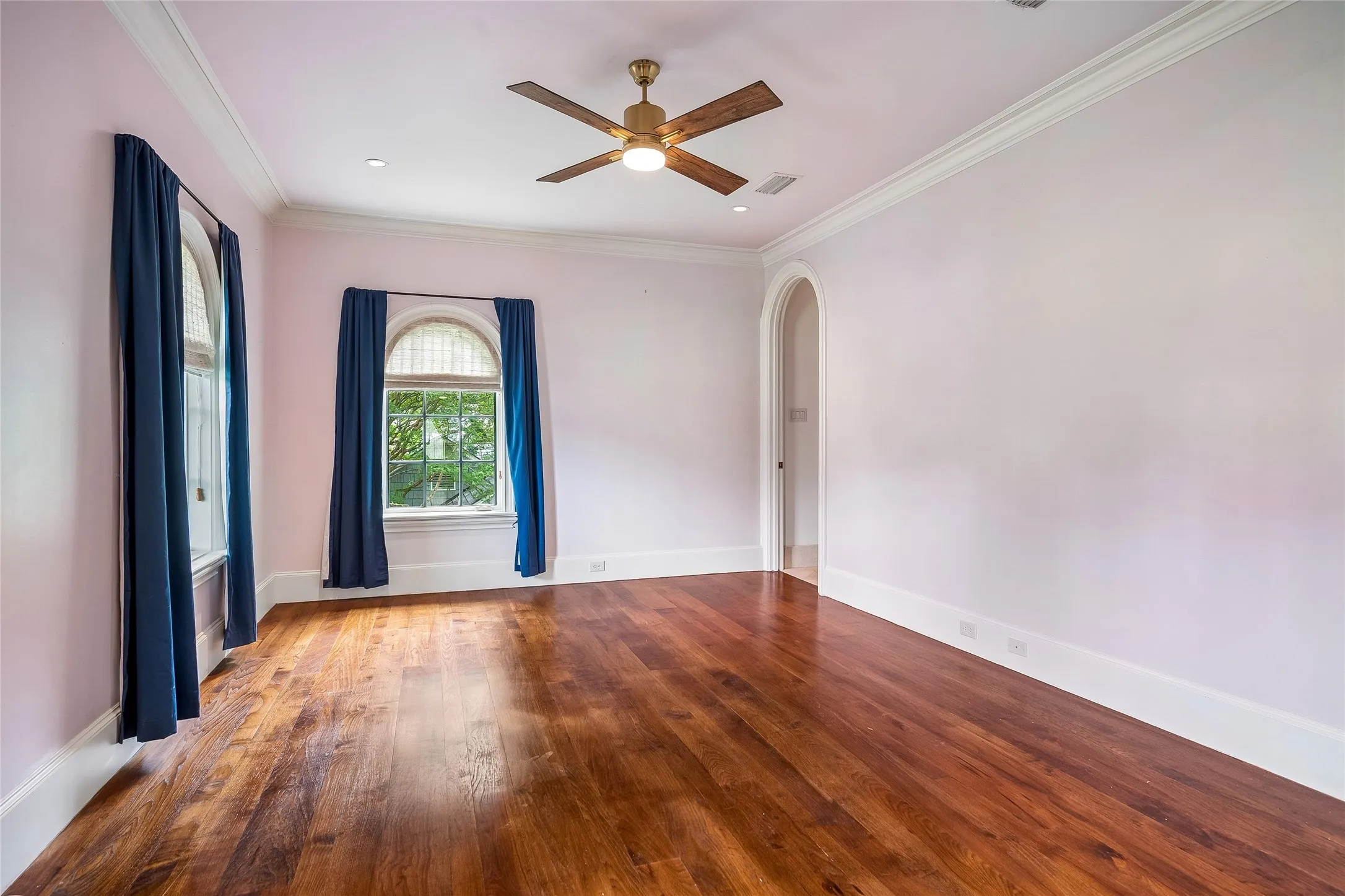 Single Family Residence For Sale in Dallas County , 4424 Manning Lane, Dallas, Texas 75220, 4 Bedroom, 5 Bathroom, 2 Garage spaces, 6,530 Sqft, built in 2007, mls#21280377, Real Estate Agent in Dallas, Homes For Sale in Dallas county, Homes For Sale in Dallas, Realtor in Dallas Texas, Real Estate Brokerage Independent Realty Texas, Luminita Cordes Realtor